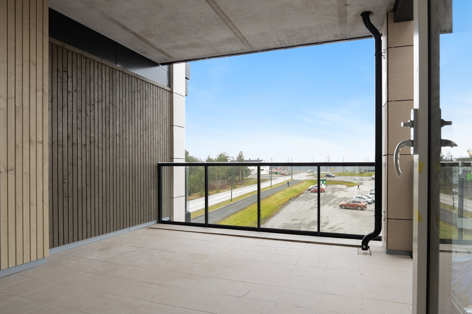 Fra balkongen har man fin utsikt over området Galleribilde