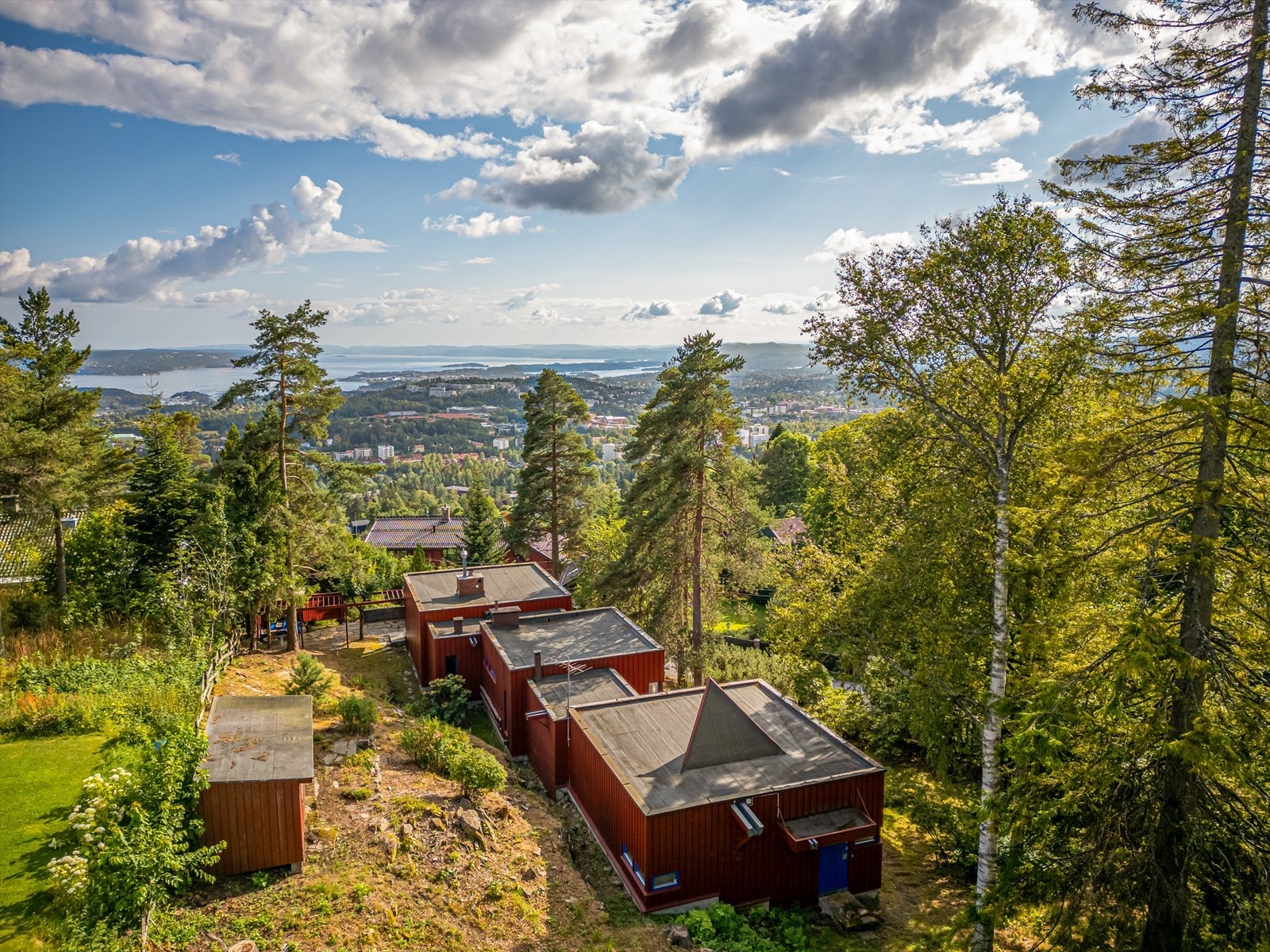 Eiendommen ligger i naturskjønne omgivelser. Galleribilde