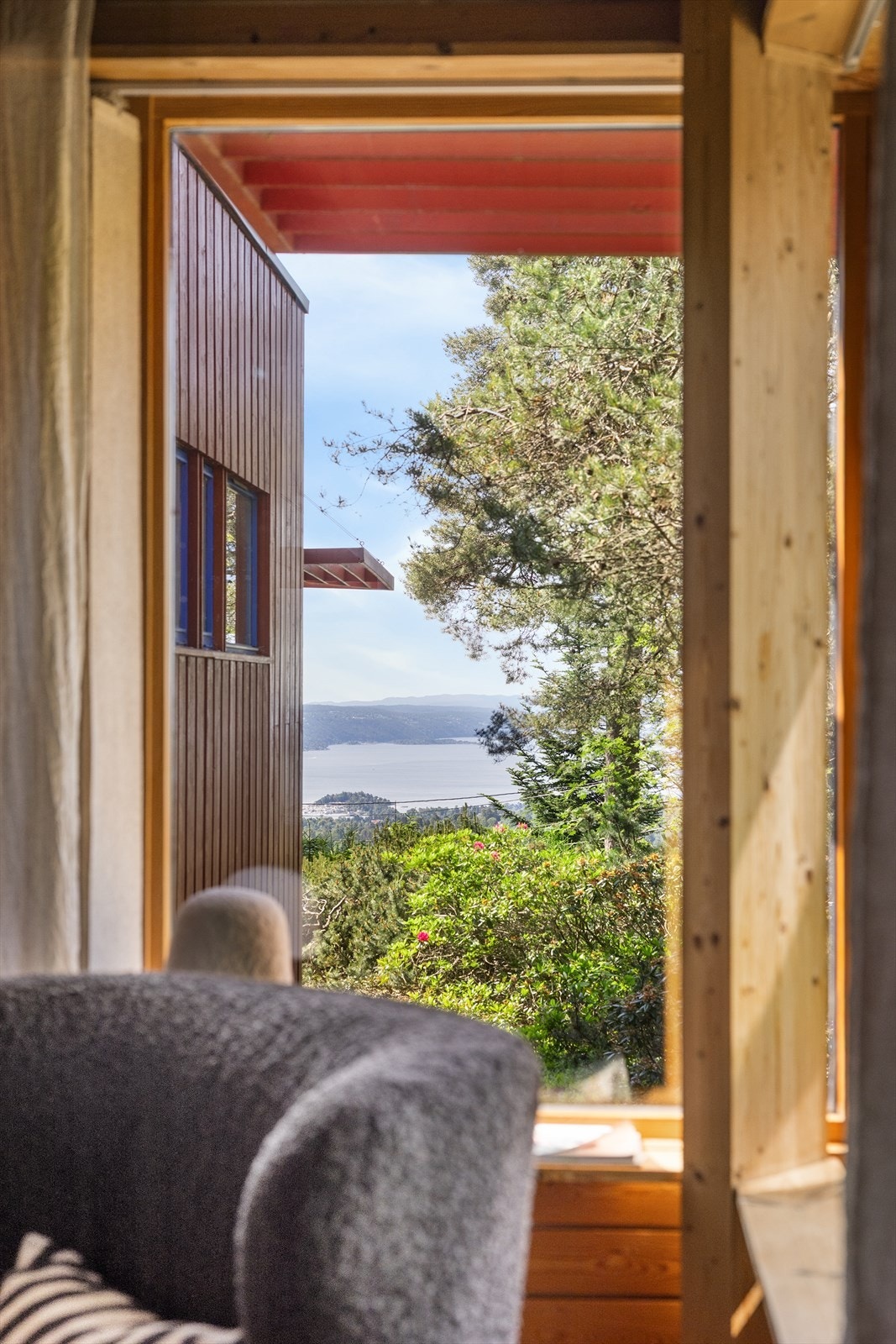 Boligen er designet til å ha nydelig utsikt fra alle rom. Galleribilde