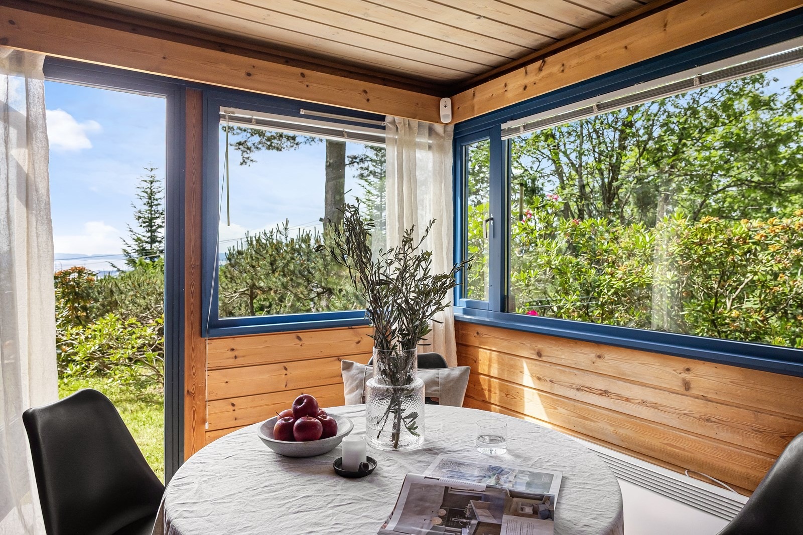 Her kan du nyte både den fantastiske utsikten og et deilig måltid i stemningsfulle omgivelser. Galleribilde