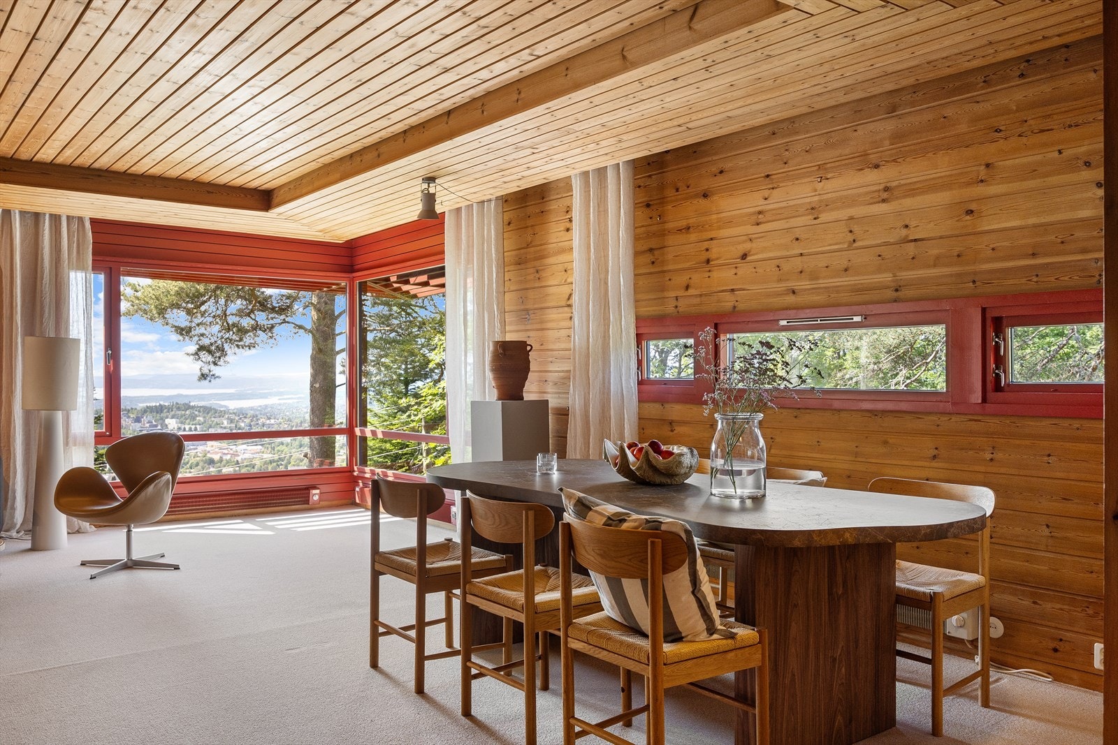 Her kan du nyte måltider og spektakulær utsikt med venner og familie. Galleribilde