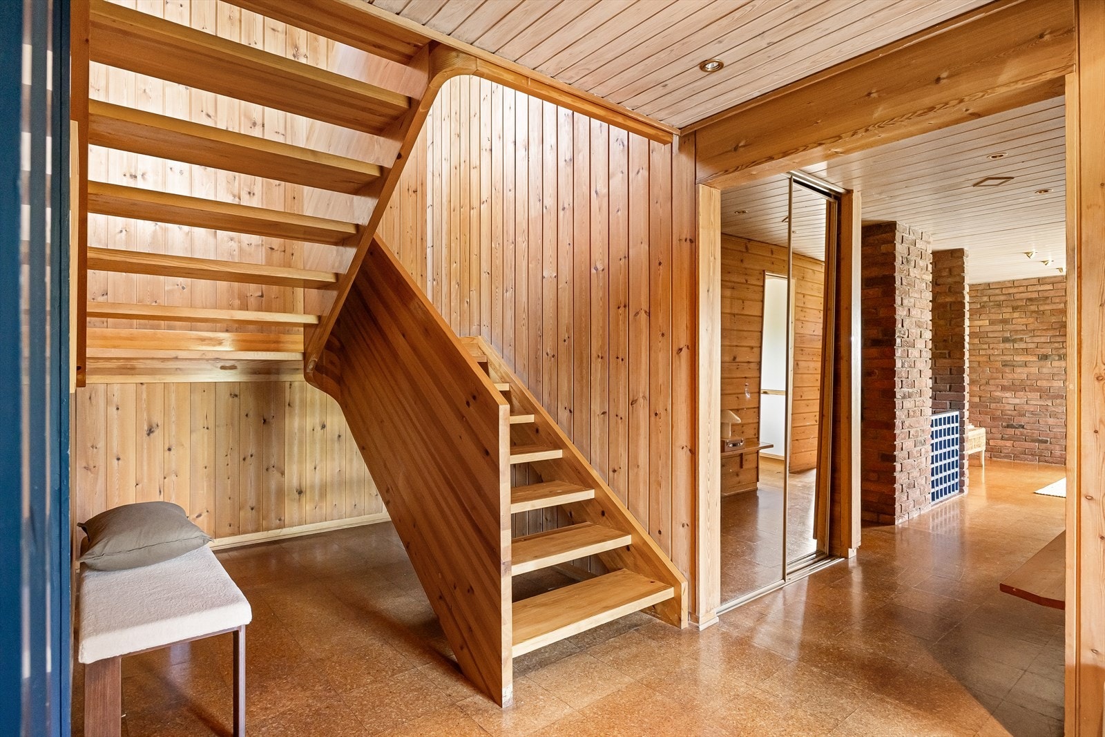 Hall i underetasje. Galleribilde