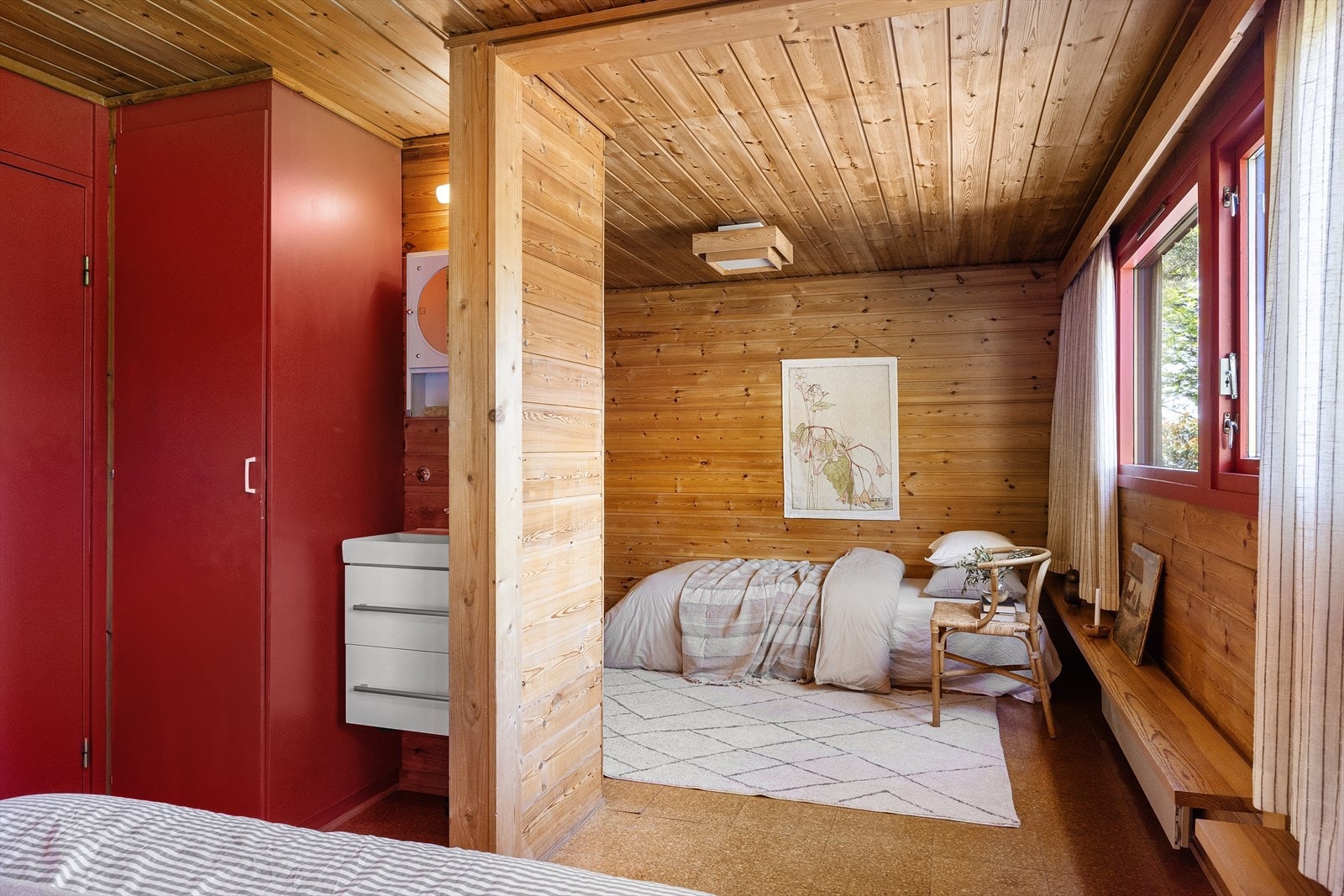 Soverommet i underetasjen kan deles i to med lettvegg slik det opprinnelig har vært. Galleribilde