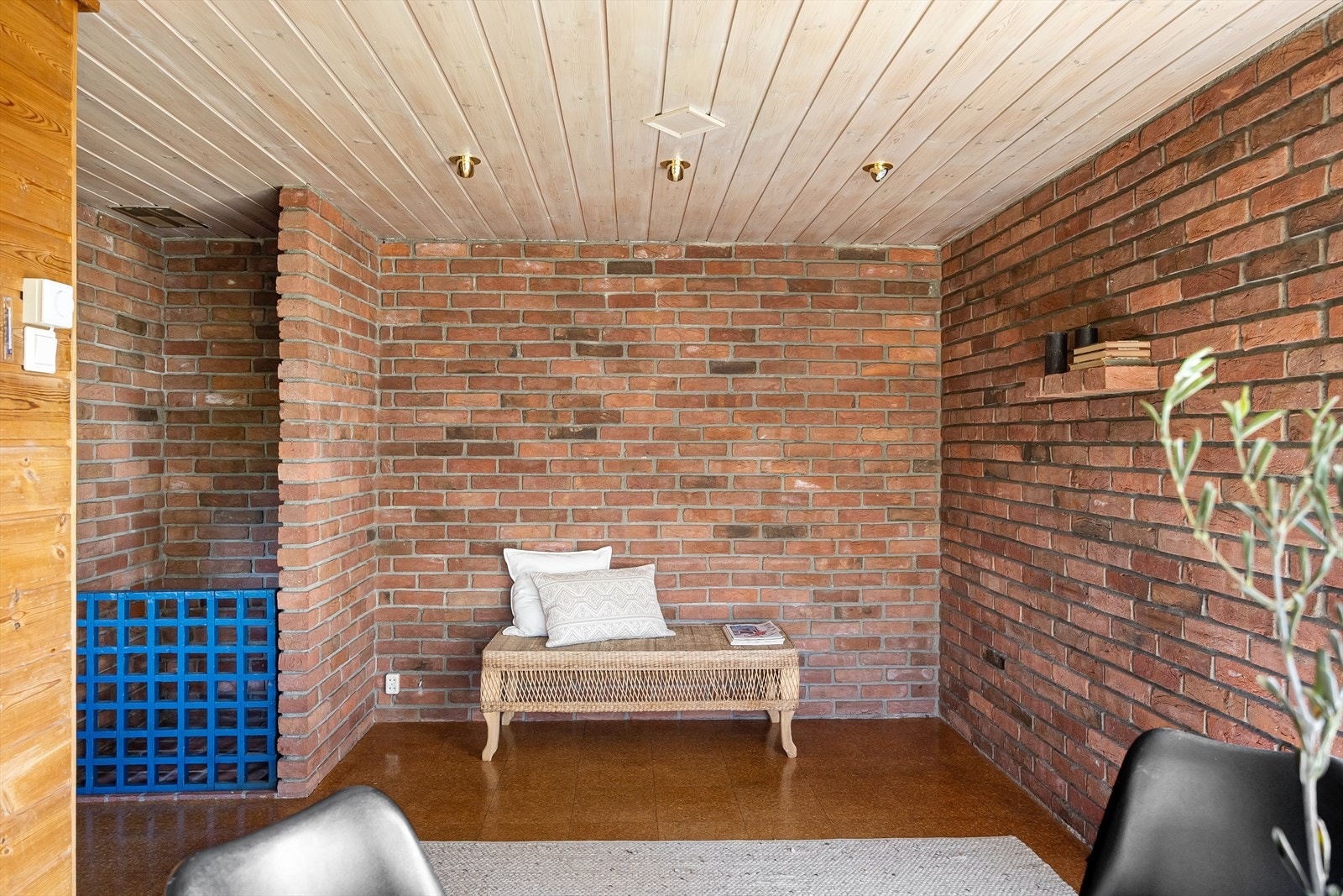 Det er også plass til en liten sofagruppe. Galleribilde