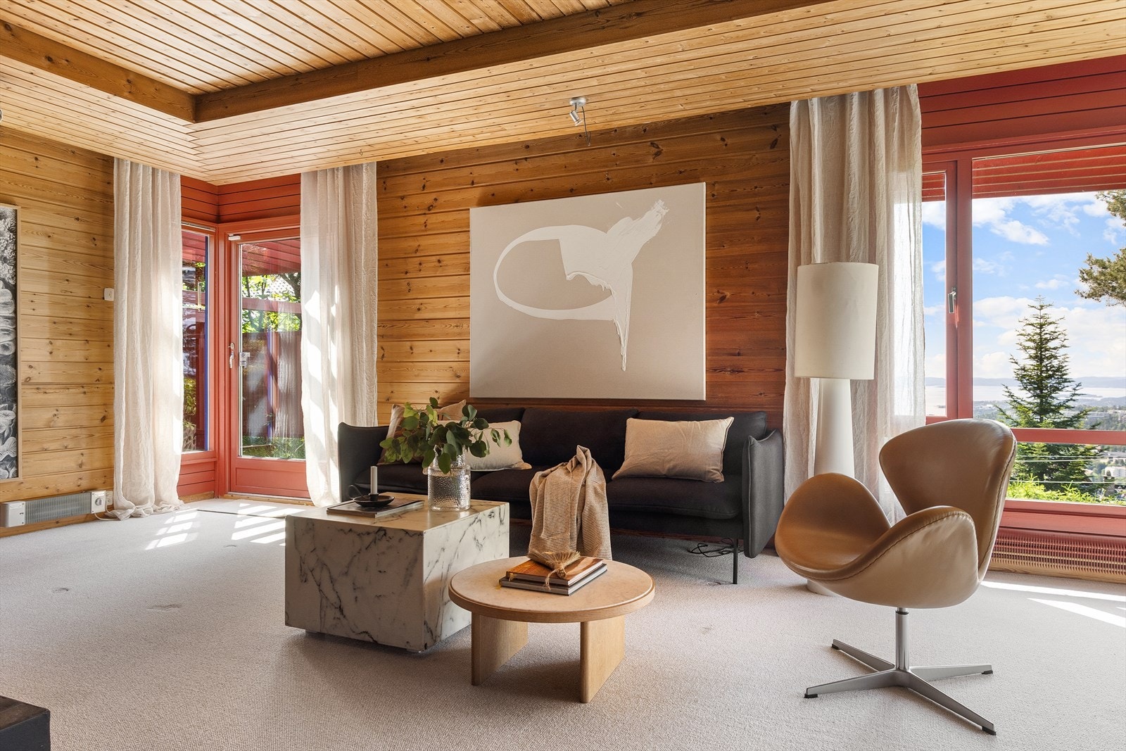 Rommet har en naturlig soneinndeling som gjør den lett å møblere. Galleribilde