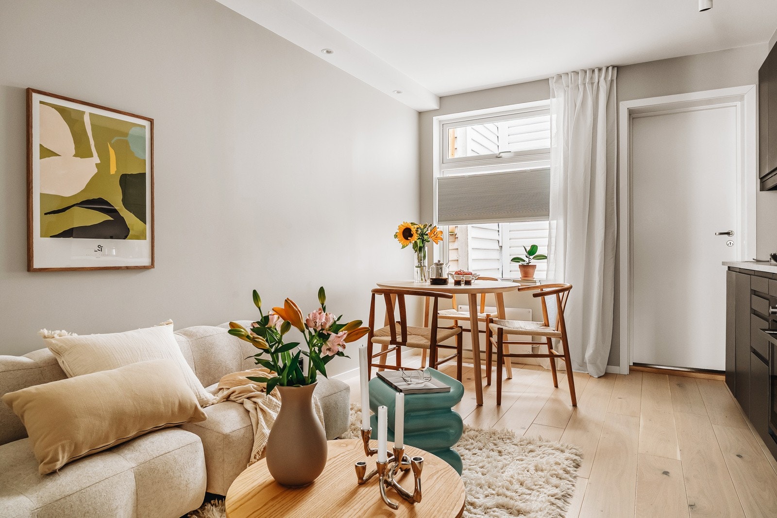 - En lekker og arealeffektiv 3-roms leilighet på 40 m² som kombinerer moderne standard med historisk sjarm - Galleribilde