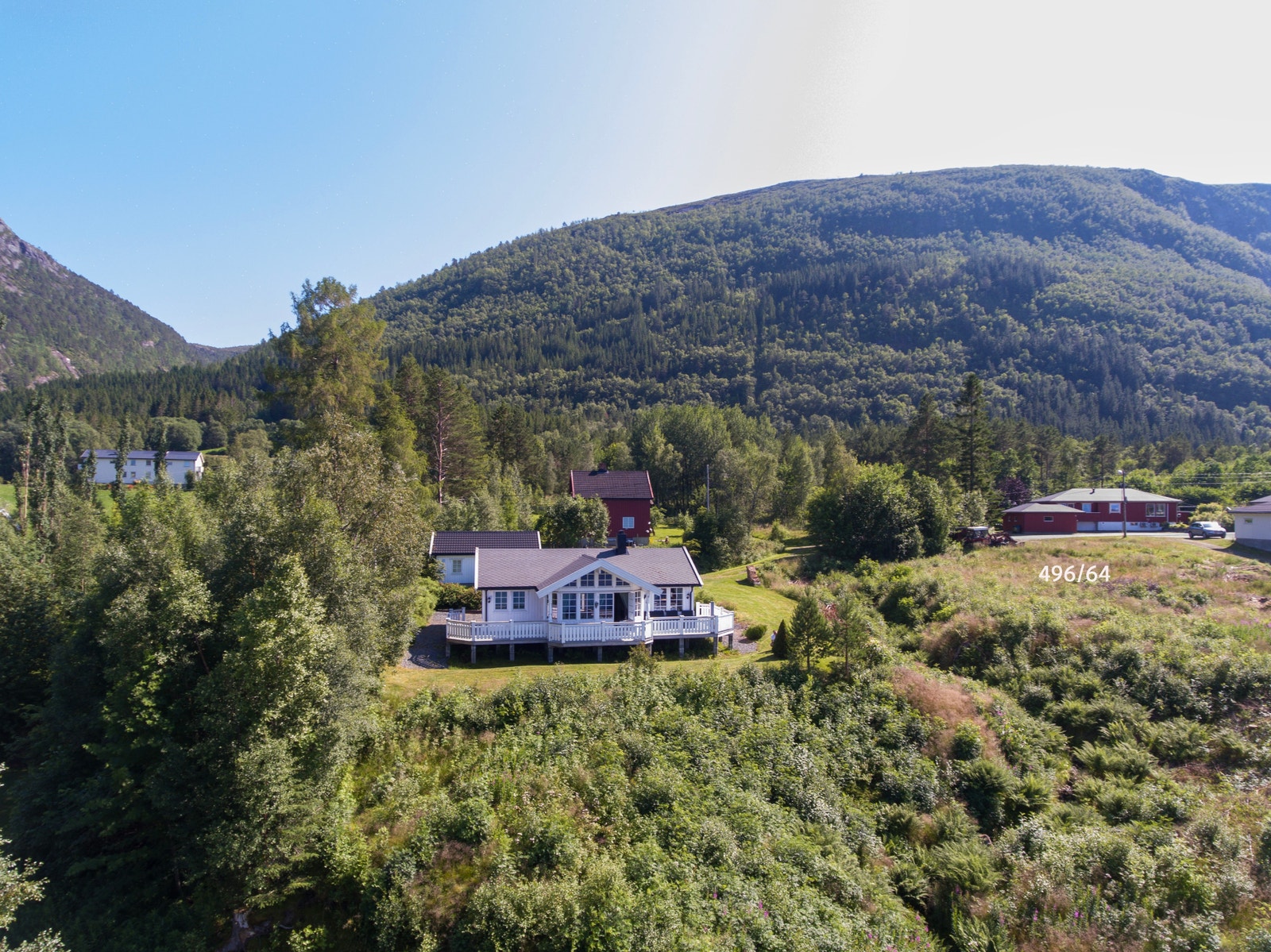 Tomtene ligger som del av etablert bebyggelse Galleribilde