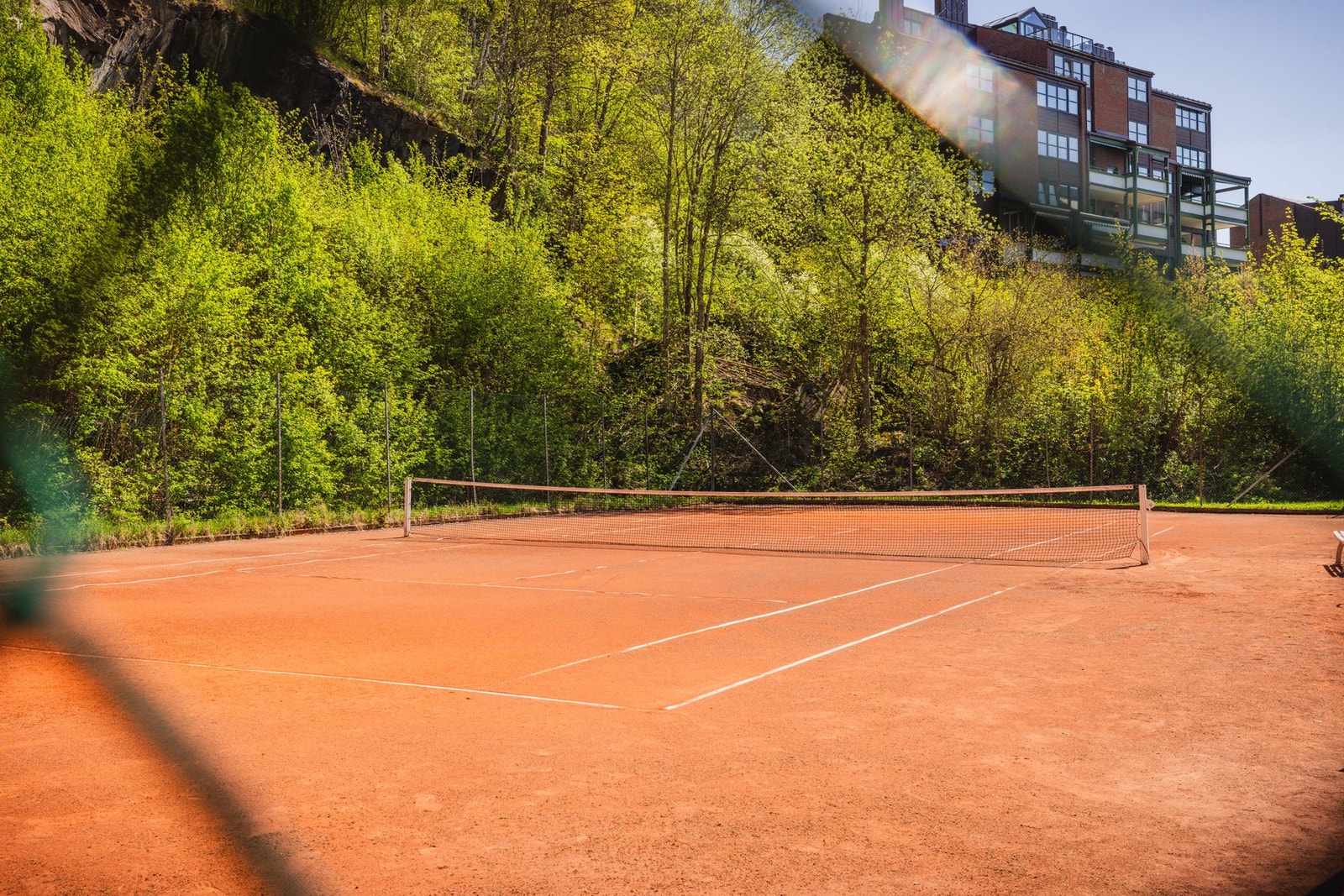 Felles tennisbane Galleribilde