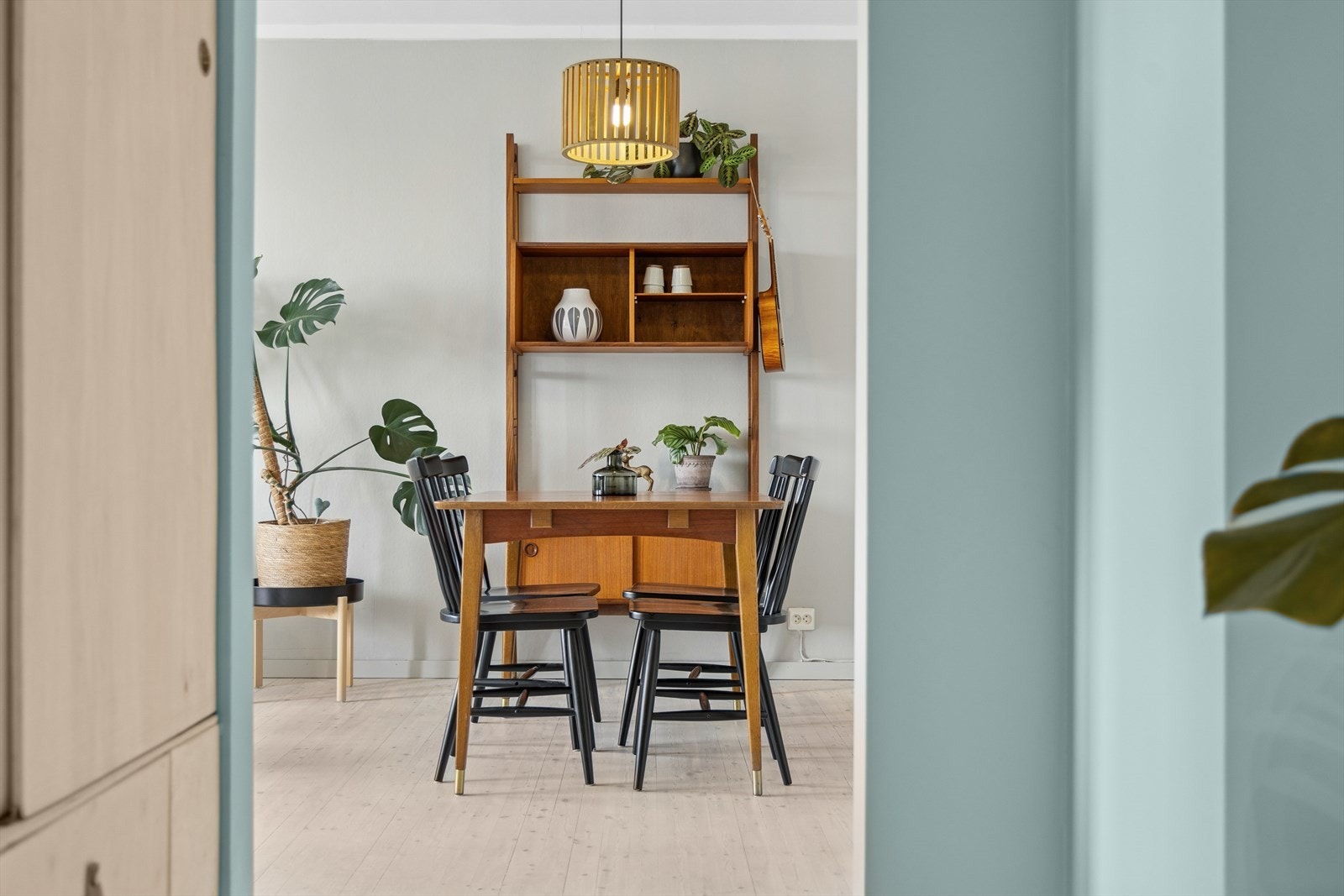 Leilighetens oppvarming består av vannbåren varme via radiatorer. Galleribilde