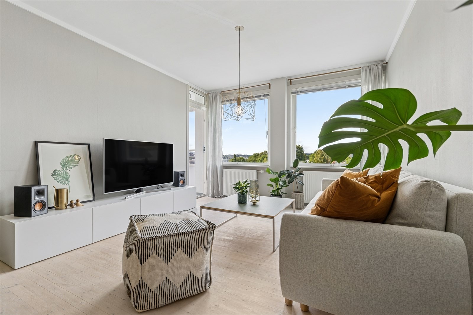 Vel inne ligger en tiltalende og lys stue. Galleribilde