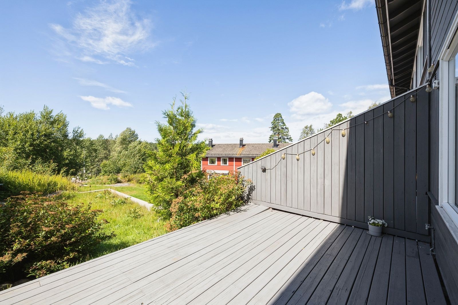 Romselig terreasse for å nyte varme sommerdager på! Galleribilde