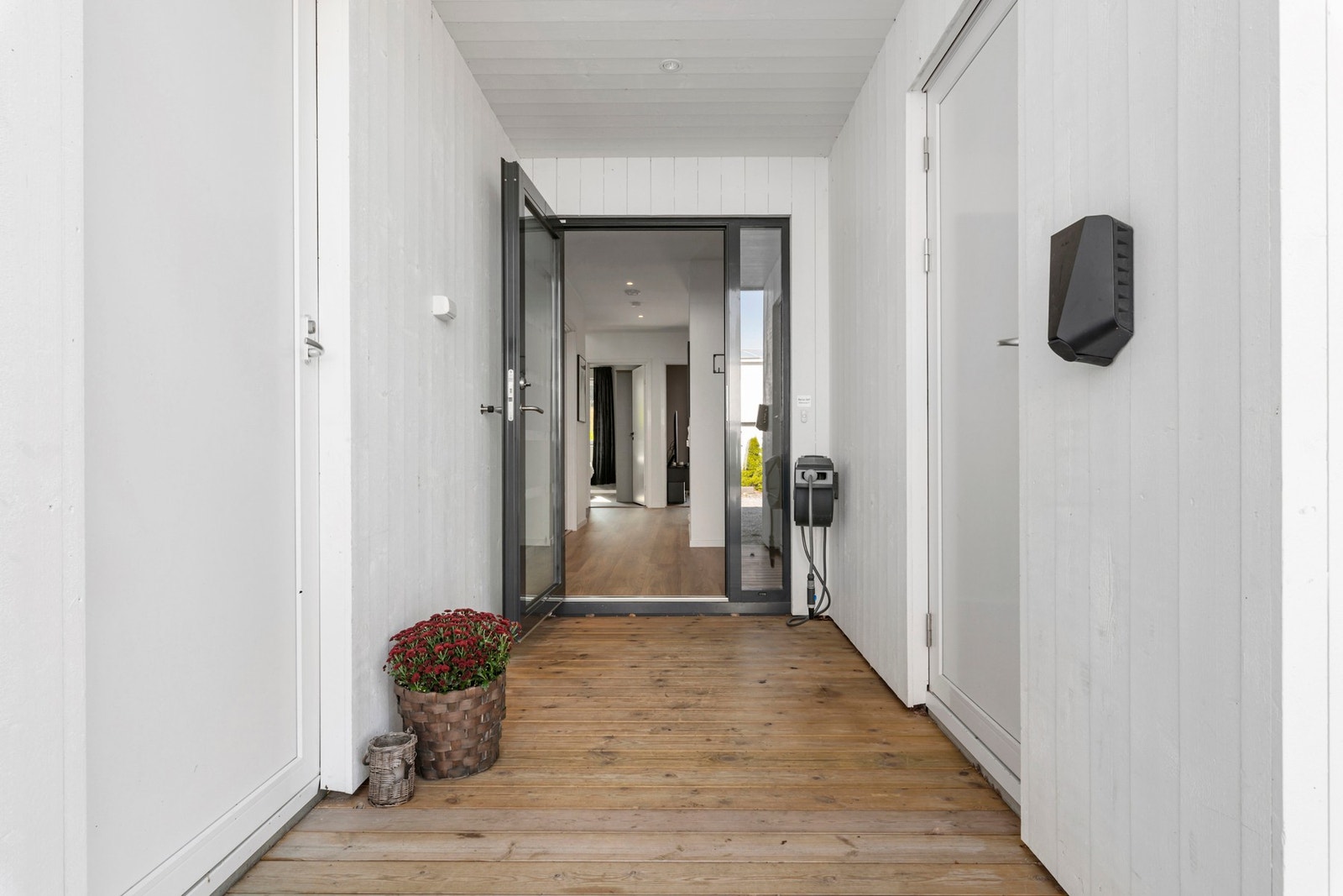 I tillegg til internt areal har boligen utvendig bod og garasje. Galleribilde