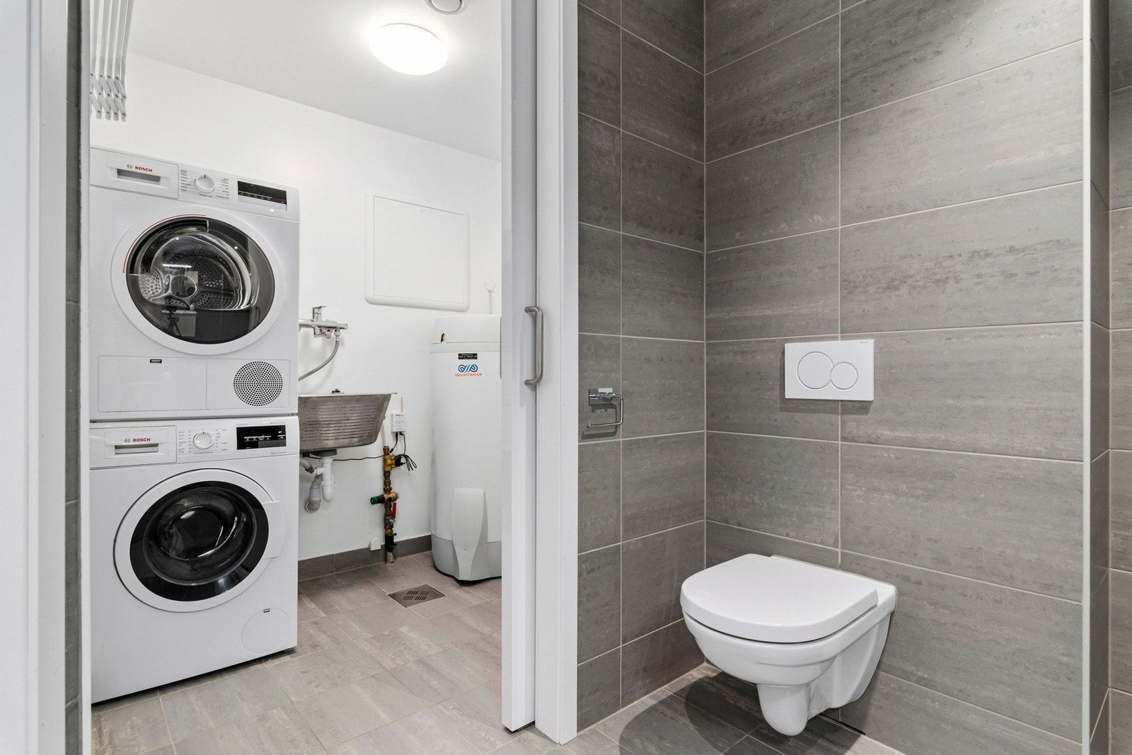 Eget vaskerom ved badet gir en ryddig løsning. Galleribilde