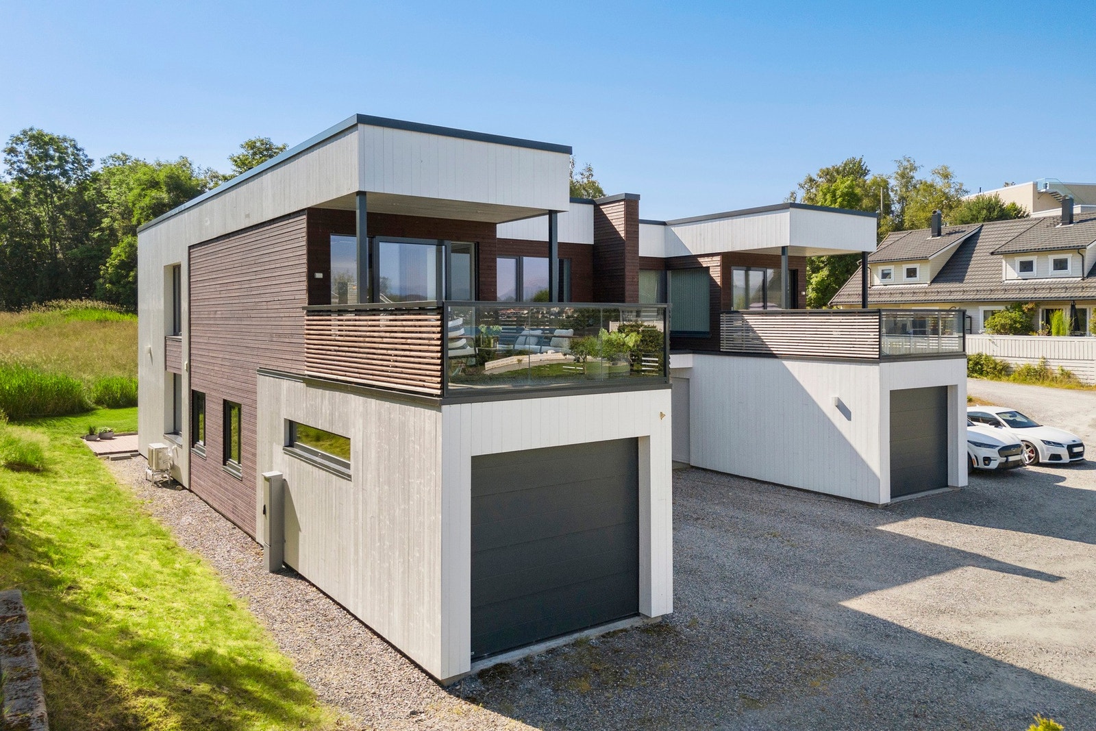 En stor og innholdsrik tomannsbolig. Galleribilde