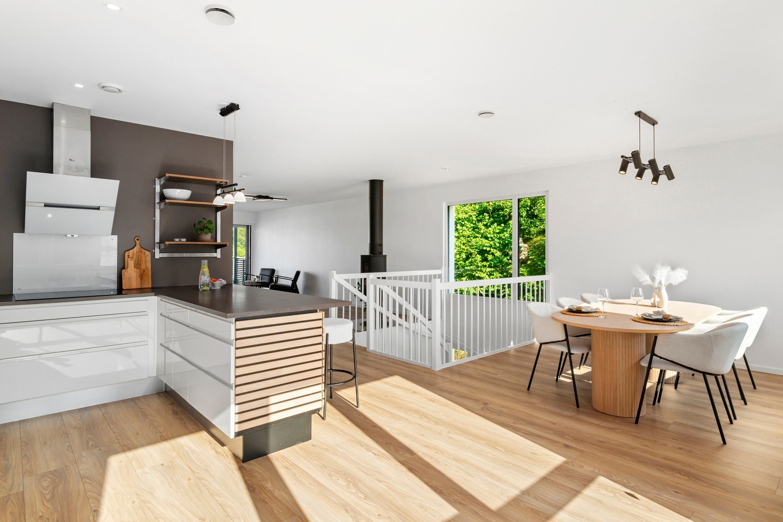 Spiseavdeling praktisk plassert i nærhet til kjøkkenet. Galleribilde