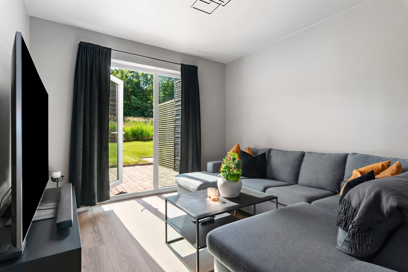 Soverom 4 passer også fint som kjellerstue da det er egen utgang til terrassen og uteområdet. Galleribilde