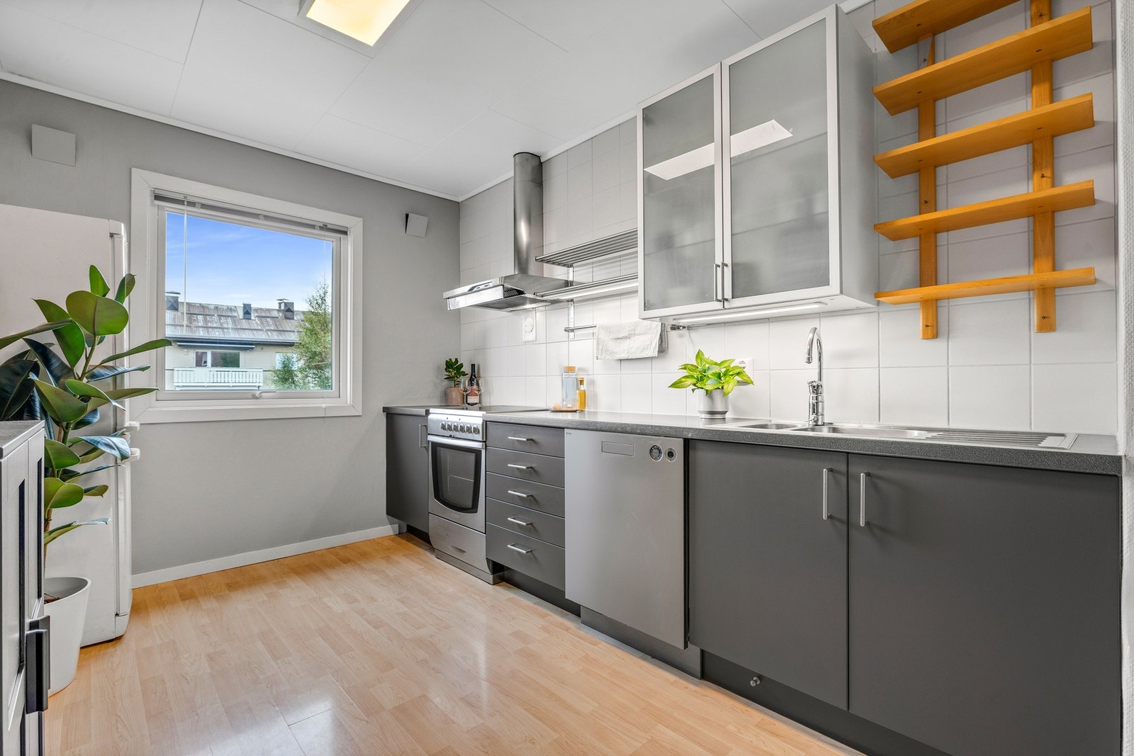 Hvitevarer er i utgangspunktet løsøre, men kan medfølge i handelen om ønskelig. Galleribilde