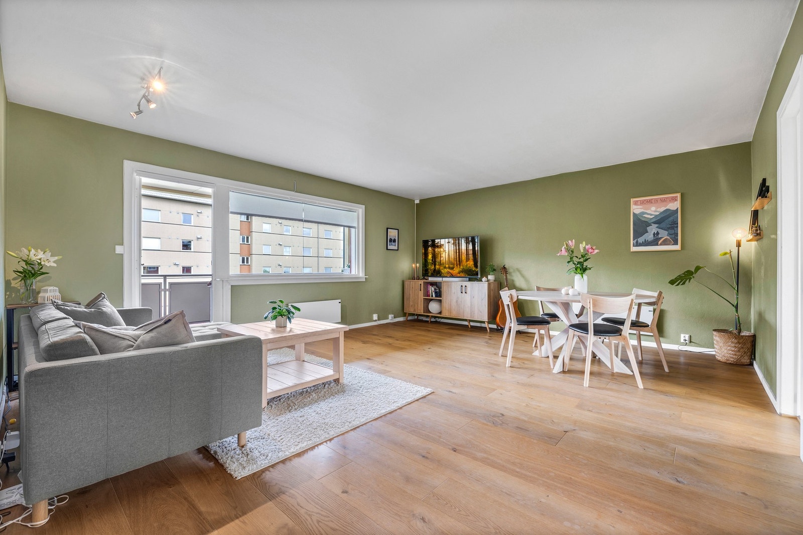 Leiligheten har en romslig stue på 28,1 kvm. Galleribilde