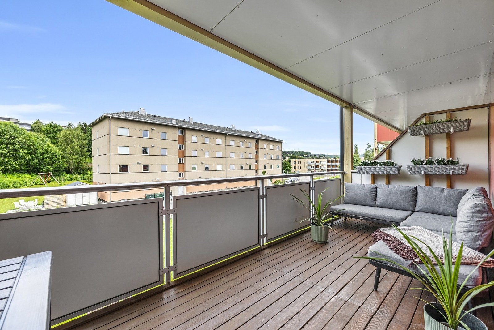 Her er det god plass til sittegruppe og grill. Galleribilde