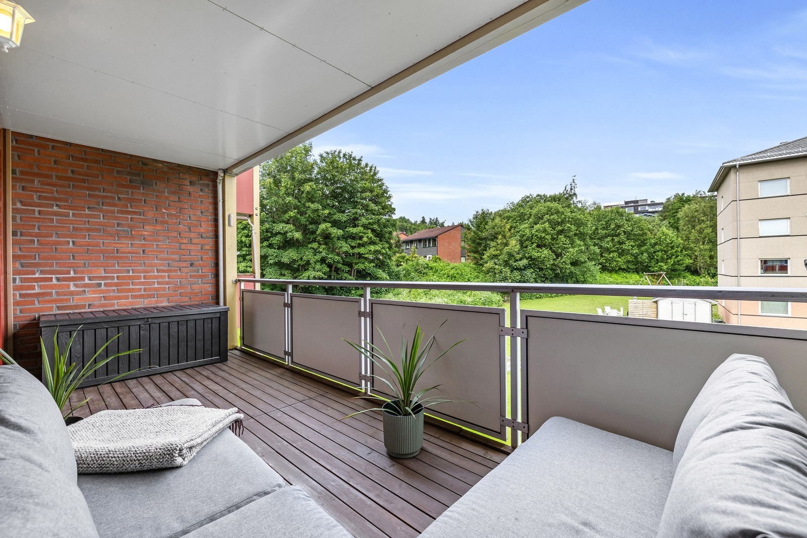 Romslig balkong på 11,6 kvm. Galleribilde