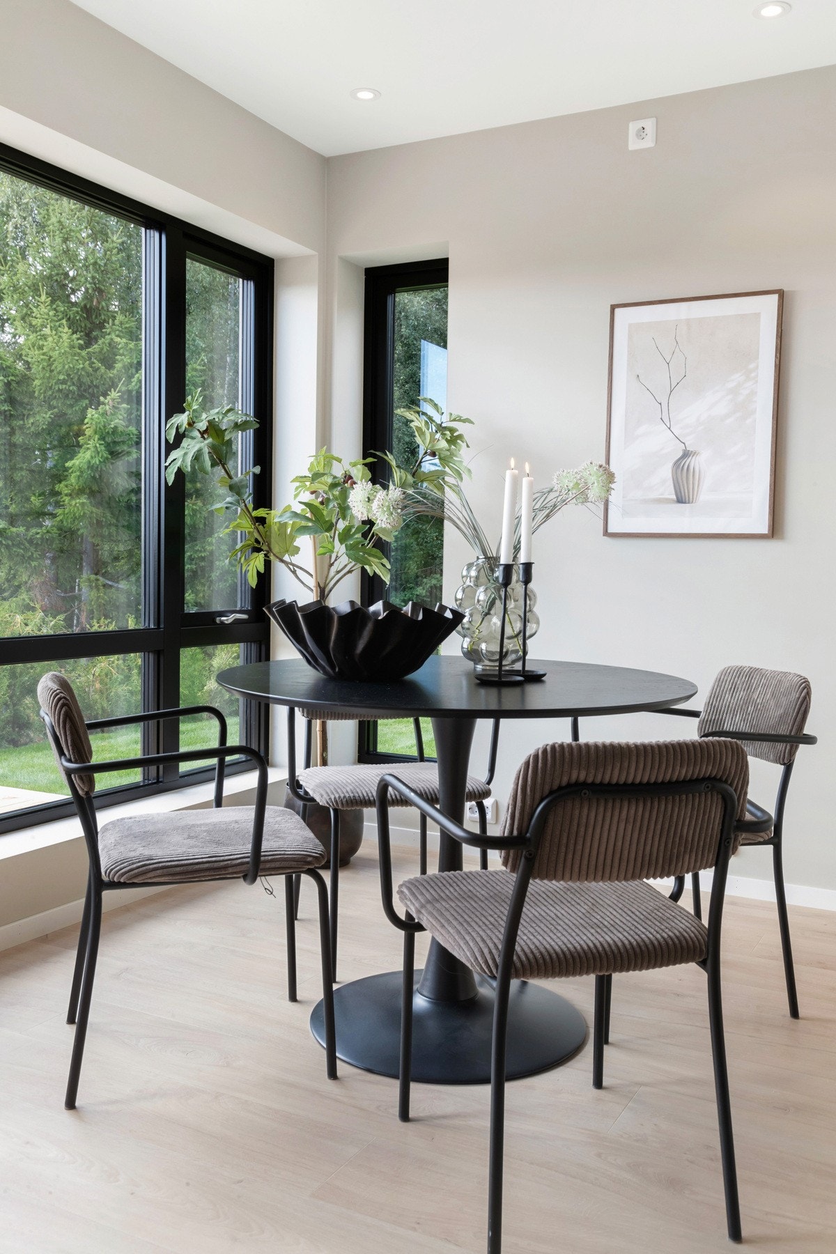 Plass til spisegruppe gjør det enkelt å samle alle til måltidene Galleribilde