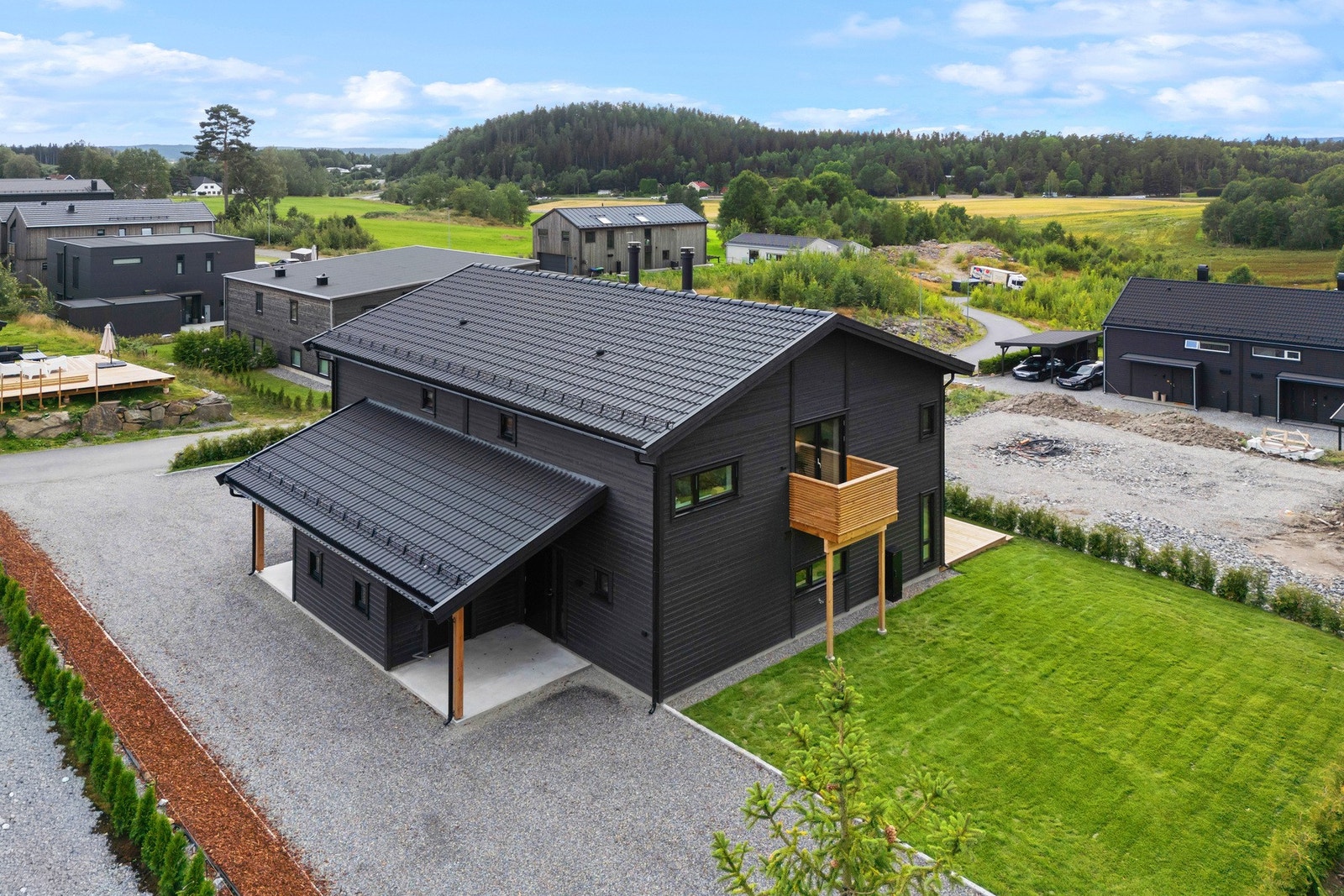 Gressplen med god boltreplass Galleribilde