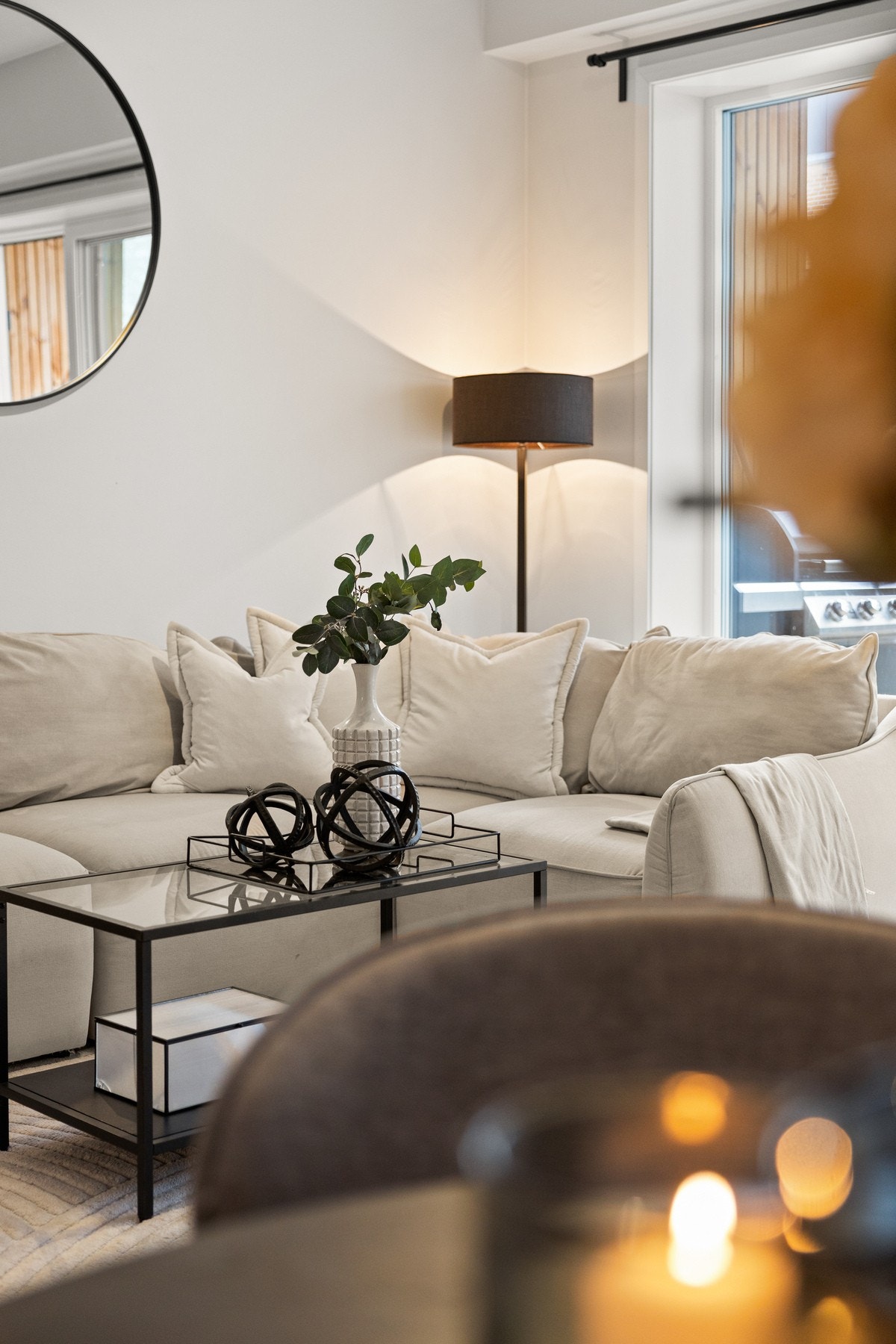 Overflatene er malt i en lys og behagelig fargetone som gjør det enkelt å innrede. Galleribilde