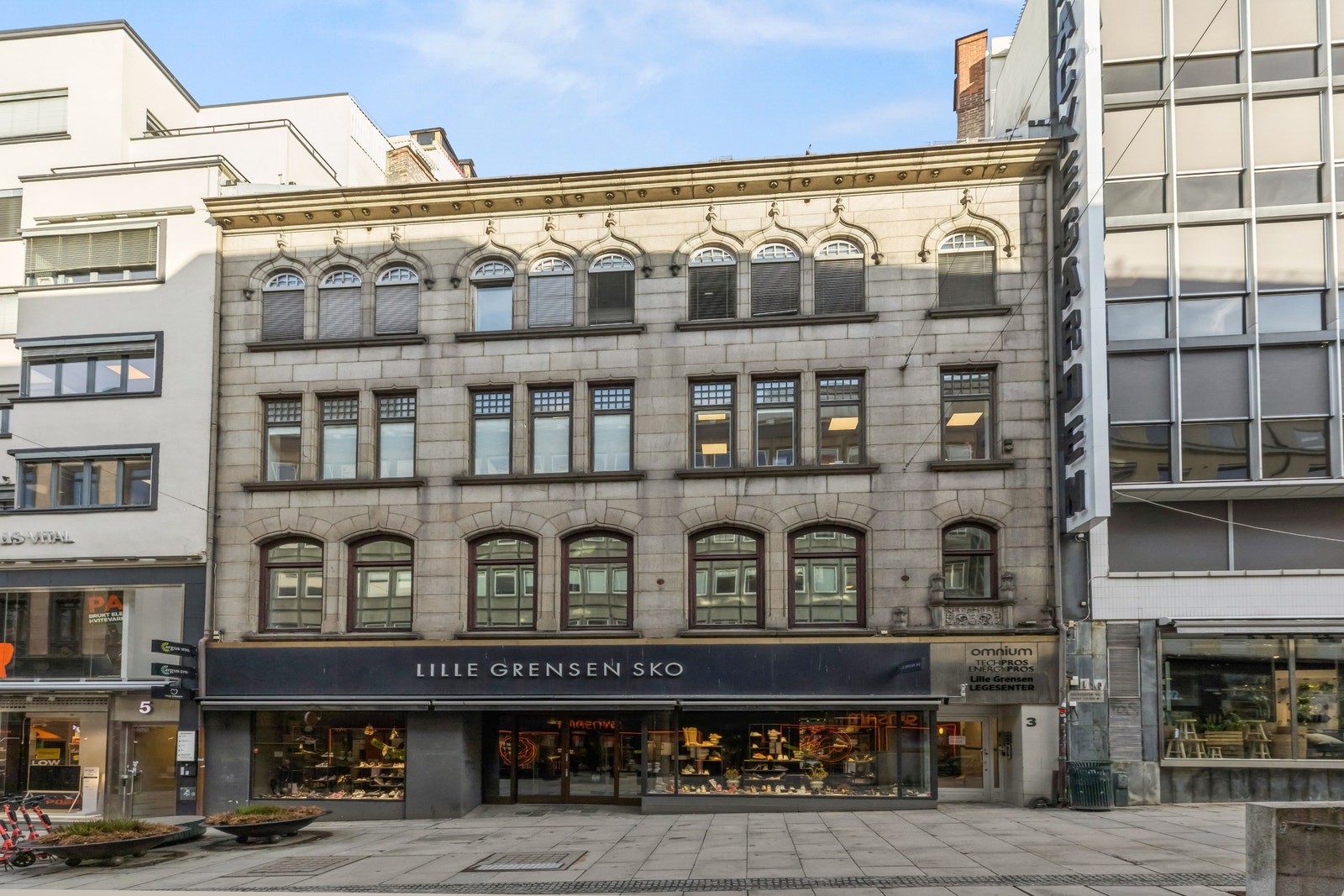 Lokalet ligger i Lille Grensen - nært "alt" av fasiliteter og offentlig kommunikasjon. Galleribilde