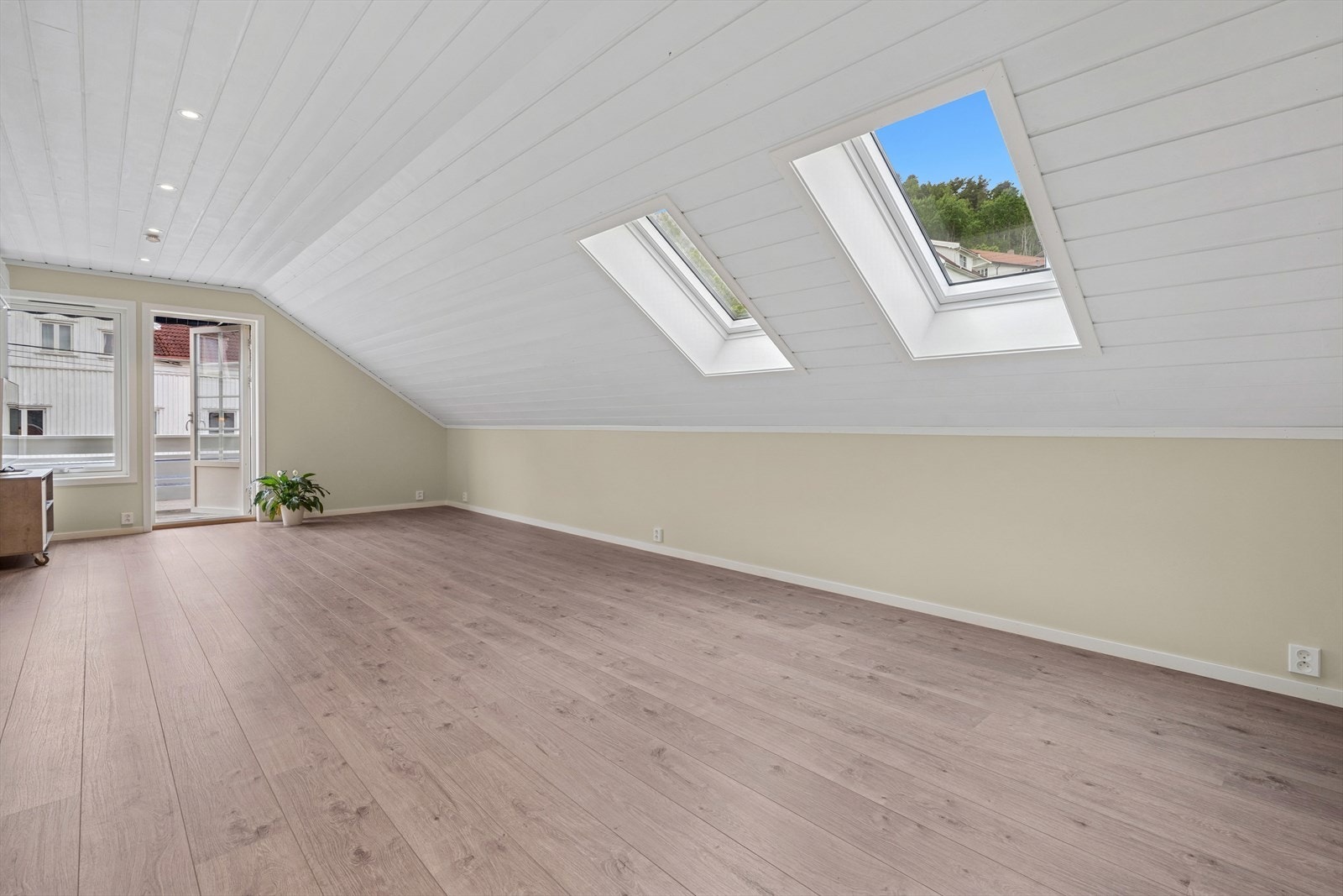 Selger har byttet alle vinduer i 2024 Galleribilde