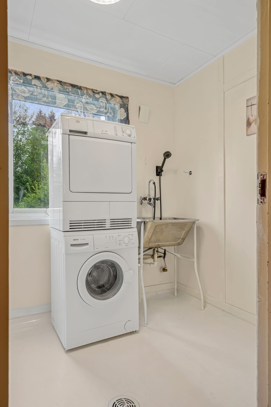 Vaskerommet er nylig overflatebehandlet og har enkel, men grei standard. Galleribilde