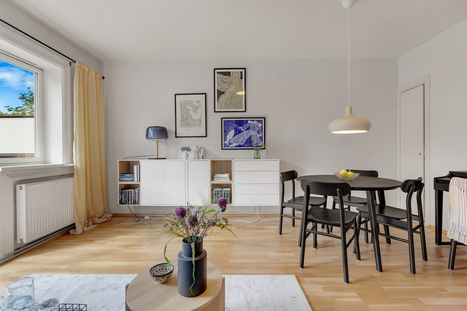 Takhøyden på 2,59 meter gir en god romfølelse. Galleribilde