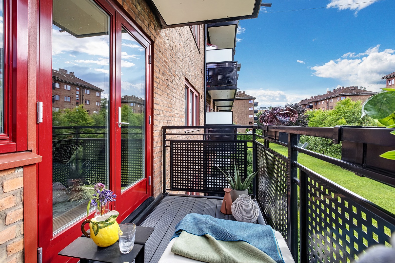 Fra stuen har du utgang til en sørvendt balkong på ca. 4 kvm. Galleribilde