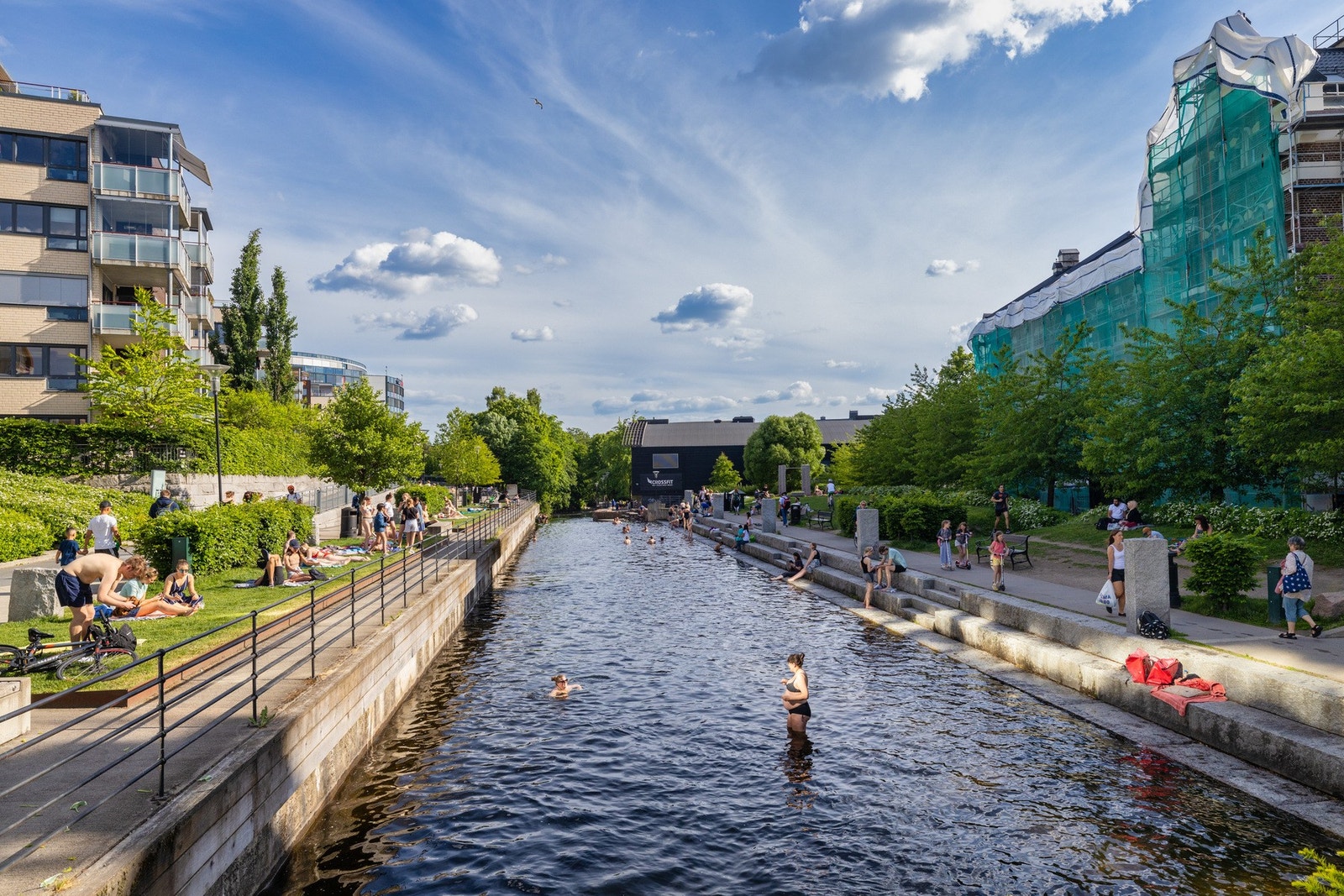 Det er kort vei til Nydalsdammen - en populær badeplass om sommeren. Galleribilde