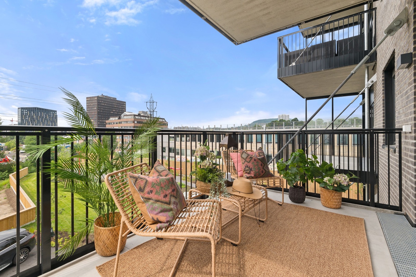 God plass til balkongmøblement. Bilde lånt fra stylet og tilsvarende leilighet etasjen over. Galleribilde