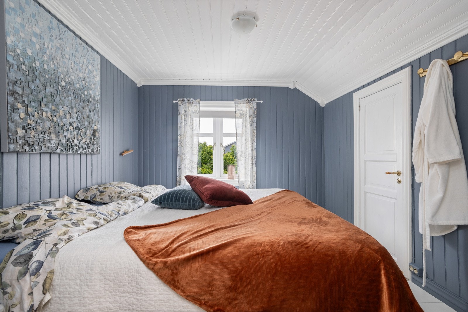 Fire delikate soverom ligger sammen i andre etasje, meget praktisk hvis man har små barn Galleribilde