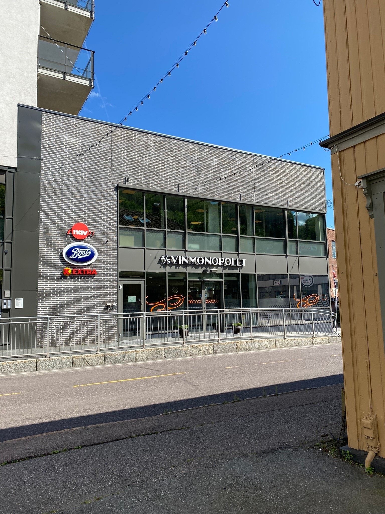 Bygget ligger vis-a-vis Vinmonopolet Galleribilde