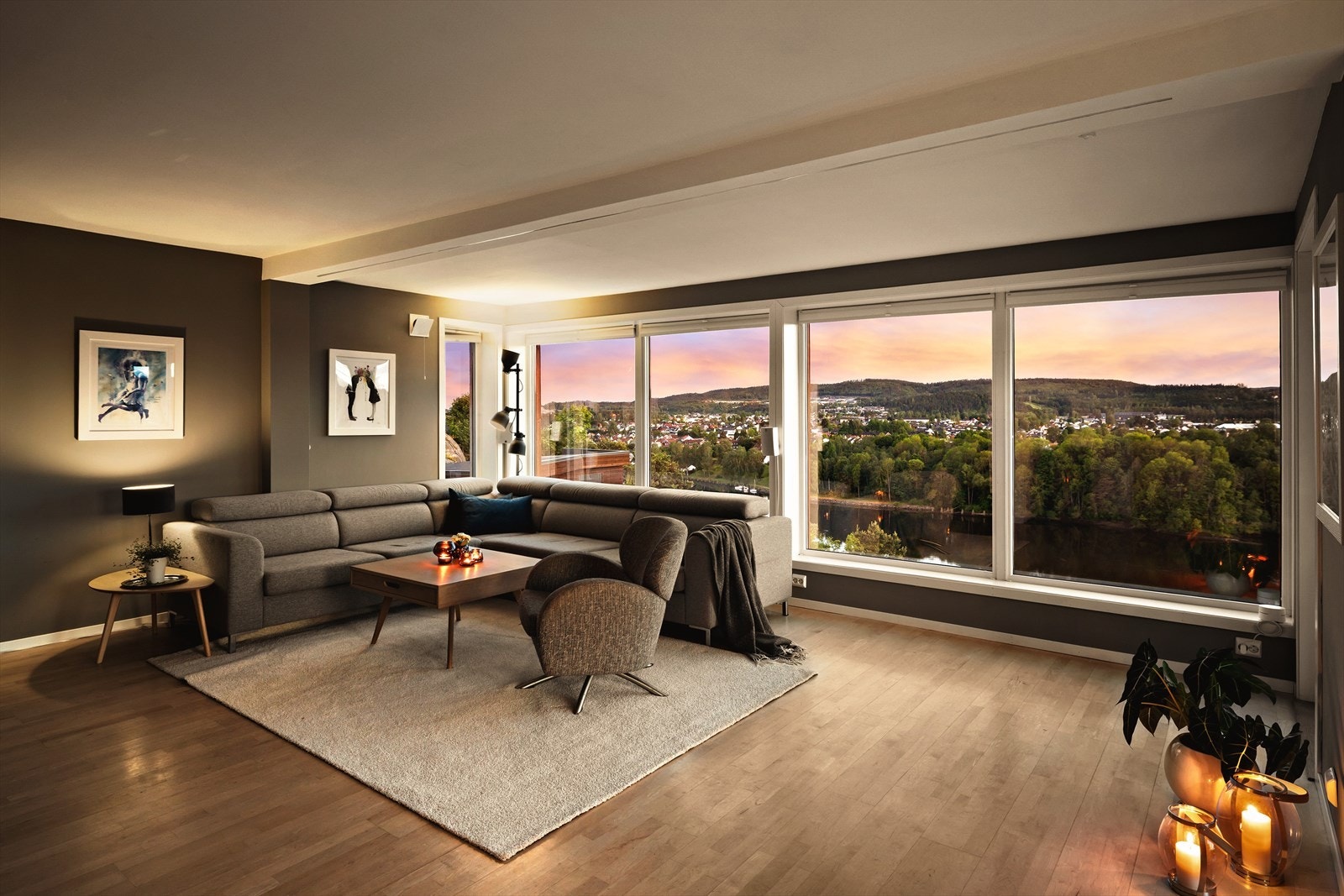 Nydelig kveldsstemning og utsikt fra stuen! Galleribilde