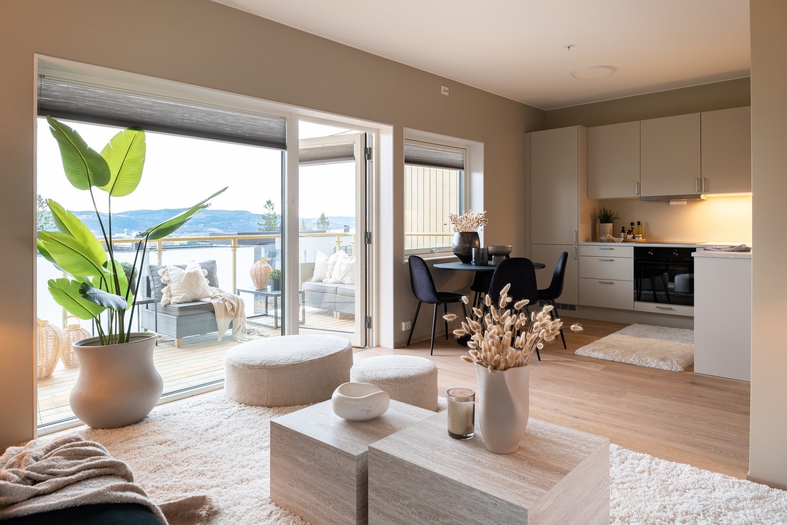 Bilder fra lik leilighet møblert. Galleribilde