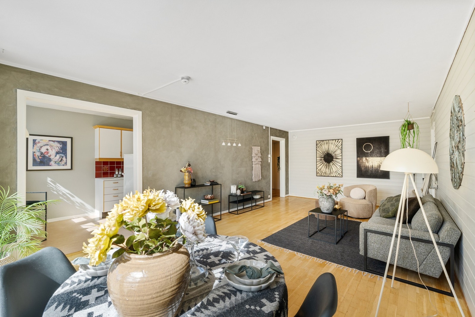 Lelilgheten kan by på en lys og romslig stue på 30,5 kvm. Galleribilde