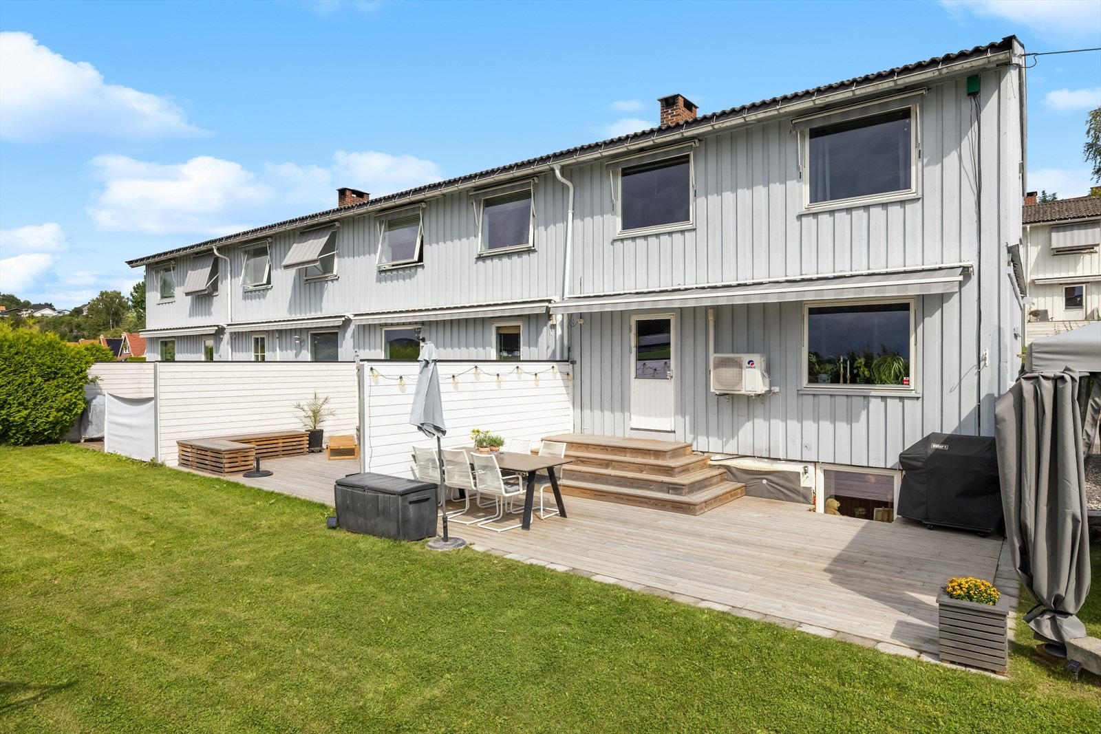 Boligen er en enderekkeleilighet som strekker seg over tre plan. Galleribilde