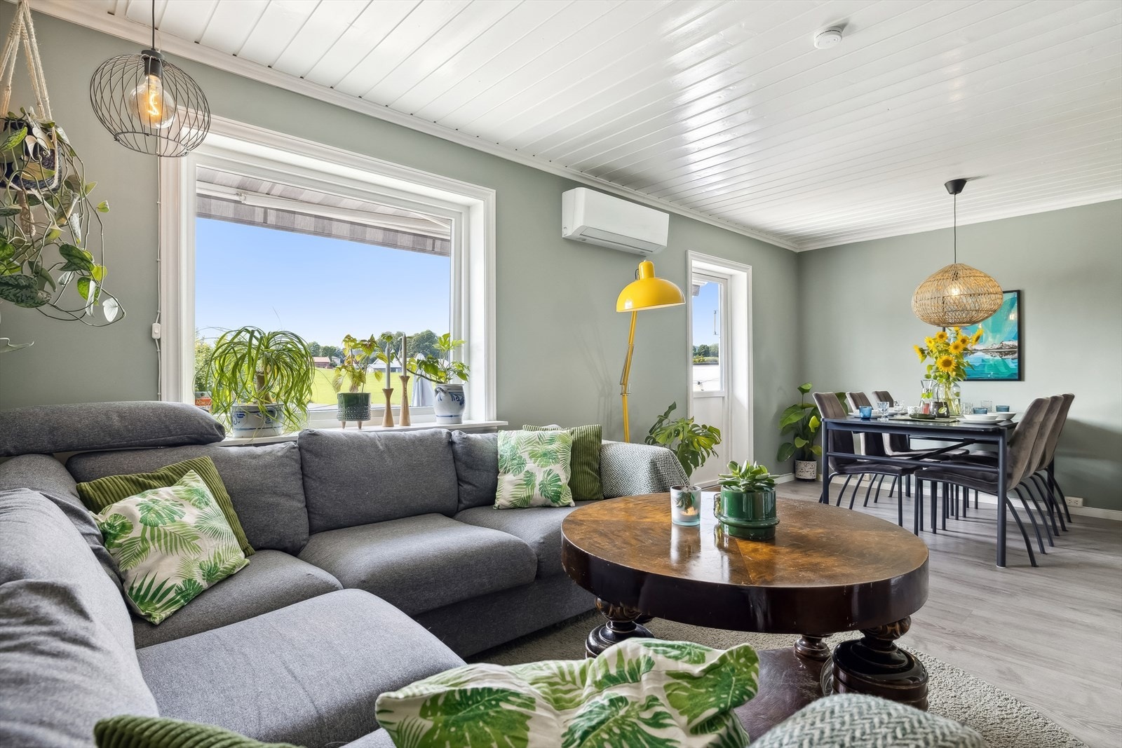 Rikelig med plass til en sofagruppe Galleribilde