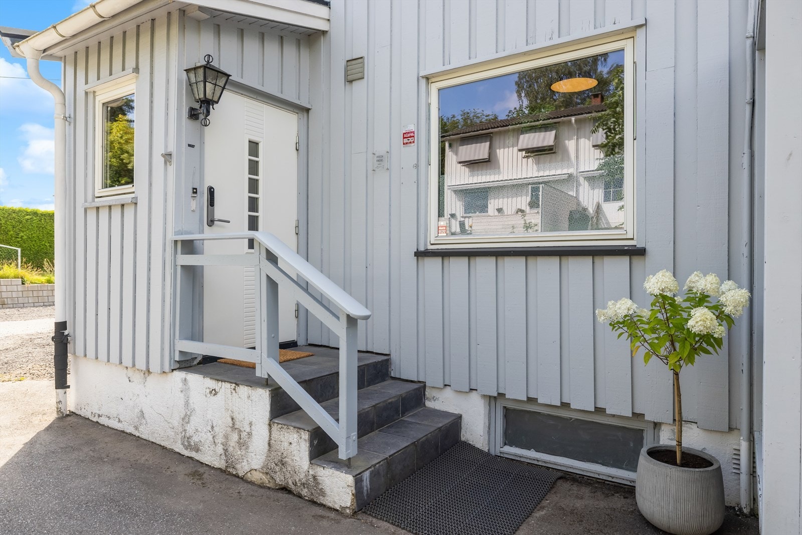 Inngangspartiet til boligen. Galleribilde