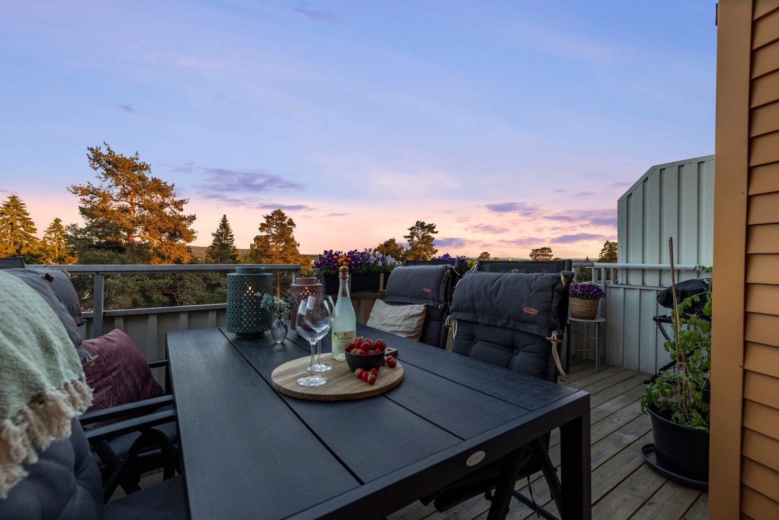 Balkongen på kveldstid Galleribilde