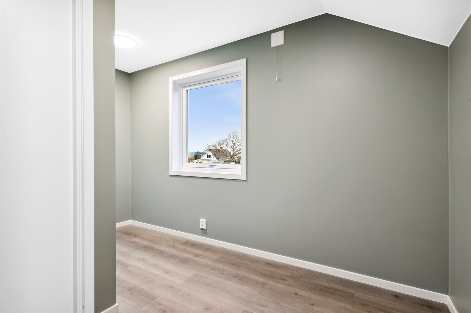 Soverom 3 - et lyst og rolig soverom, ideelt som barnerom eller kontor. Galleribilde