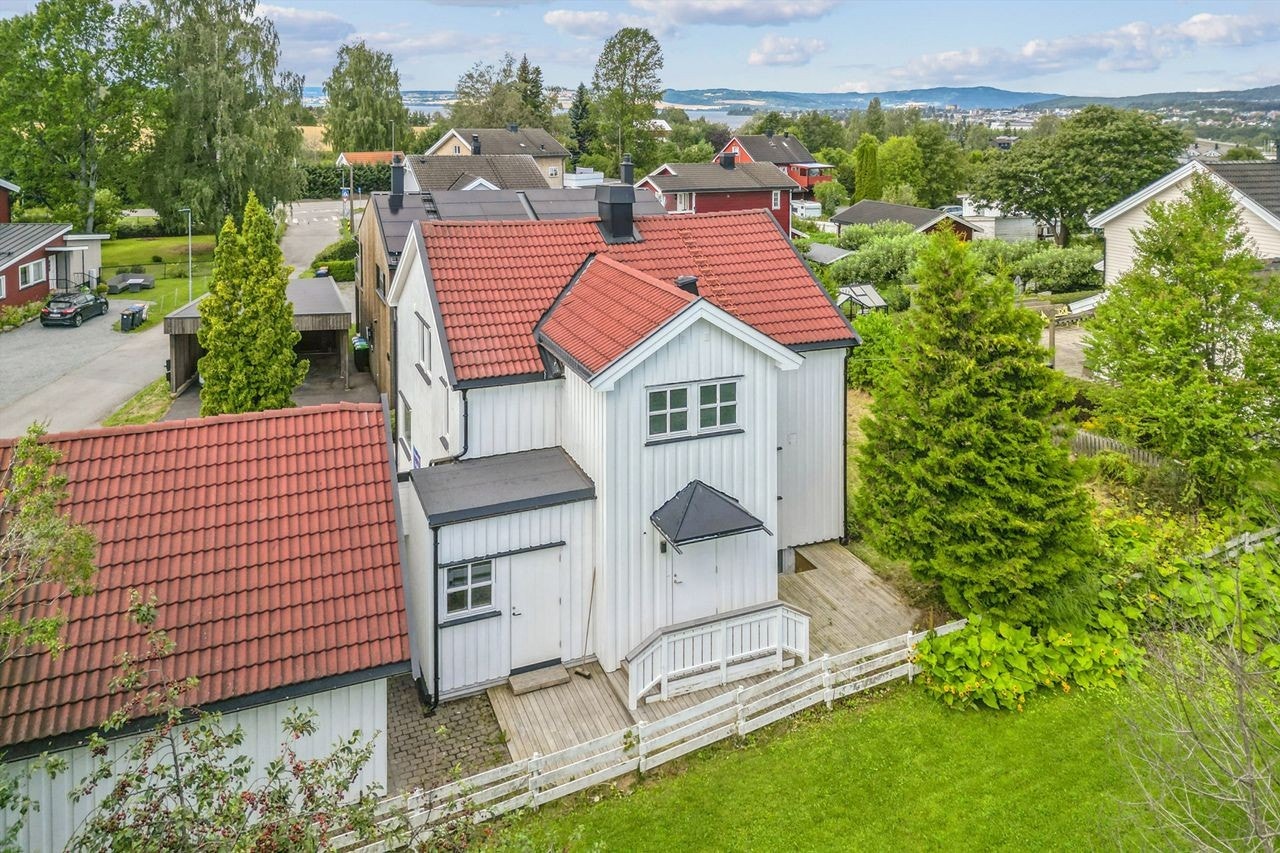 Inngangsparti. Galleribilde