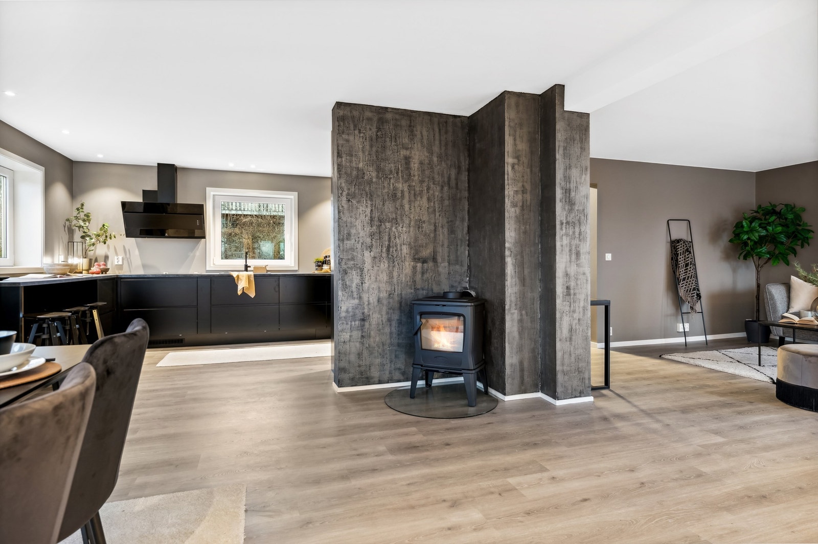 Peiskos i stuen - et naturlig midtpunkt for rolige kvelder og samvær. Galleribilde