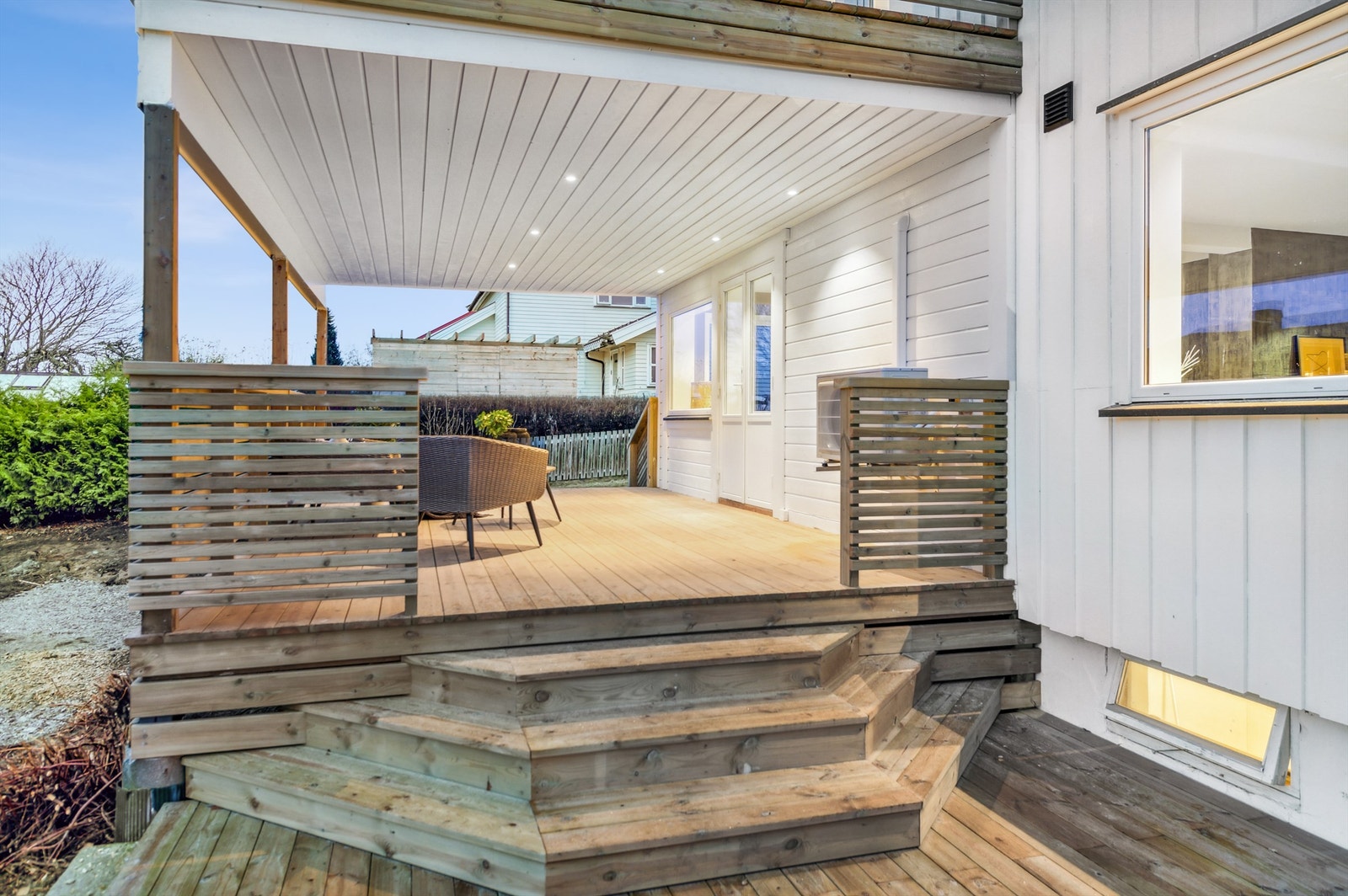 Flott terrasseområde hvor utelivet kan nytes uavhengig av vær og vind. Galleribilde