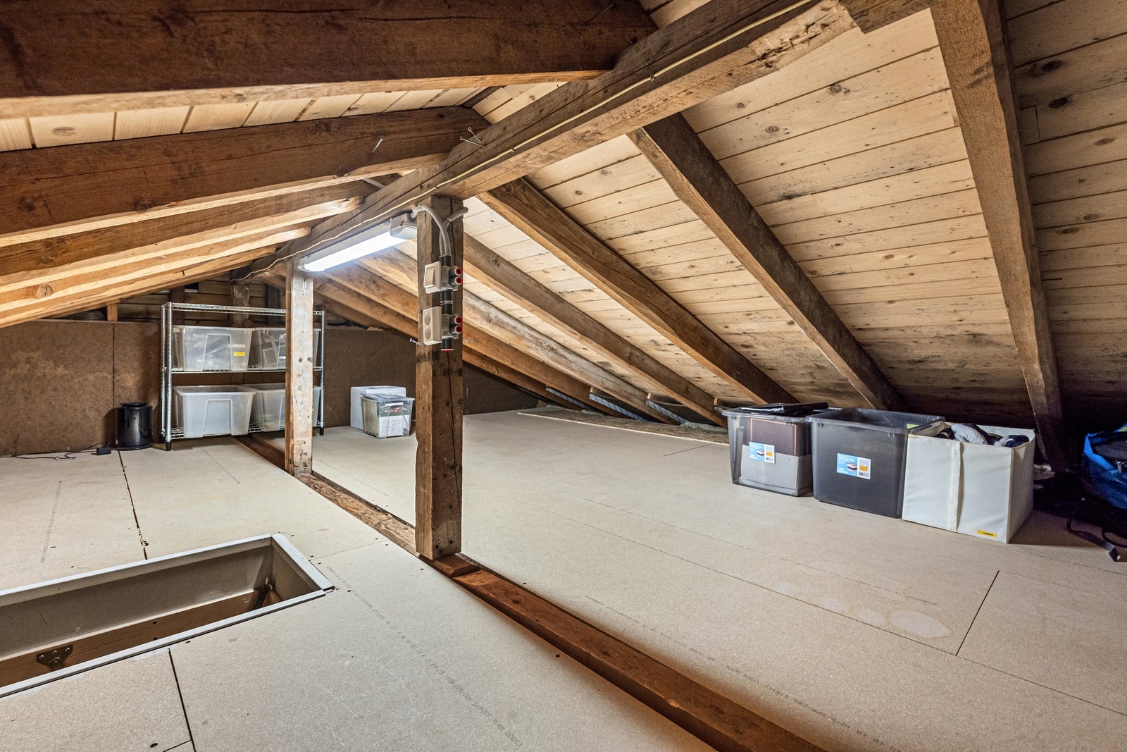 Det er i tillegg gode lagringsmuligheter på kneloftet. Galleribilde