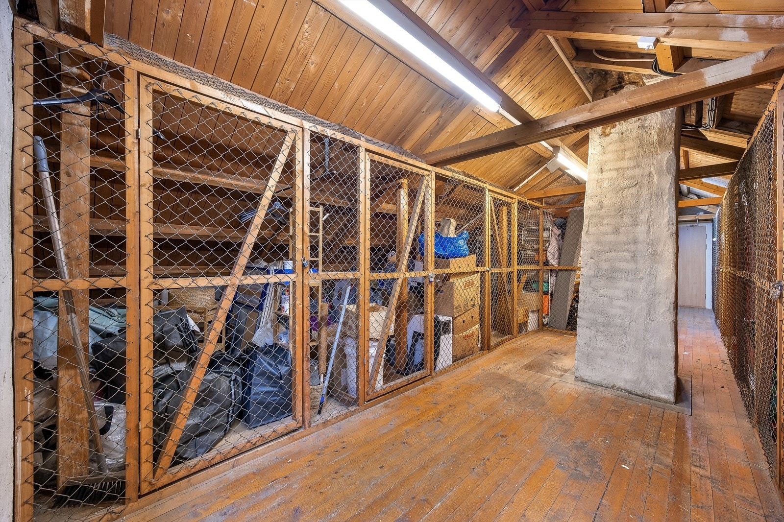 Loftsboden på 7m² gir rikelig med ekstra lagringsplass for sesongutstyr. Galleribilde