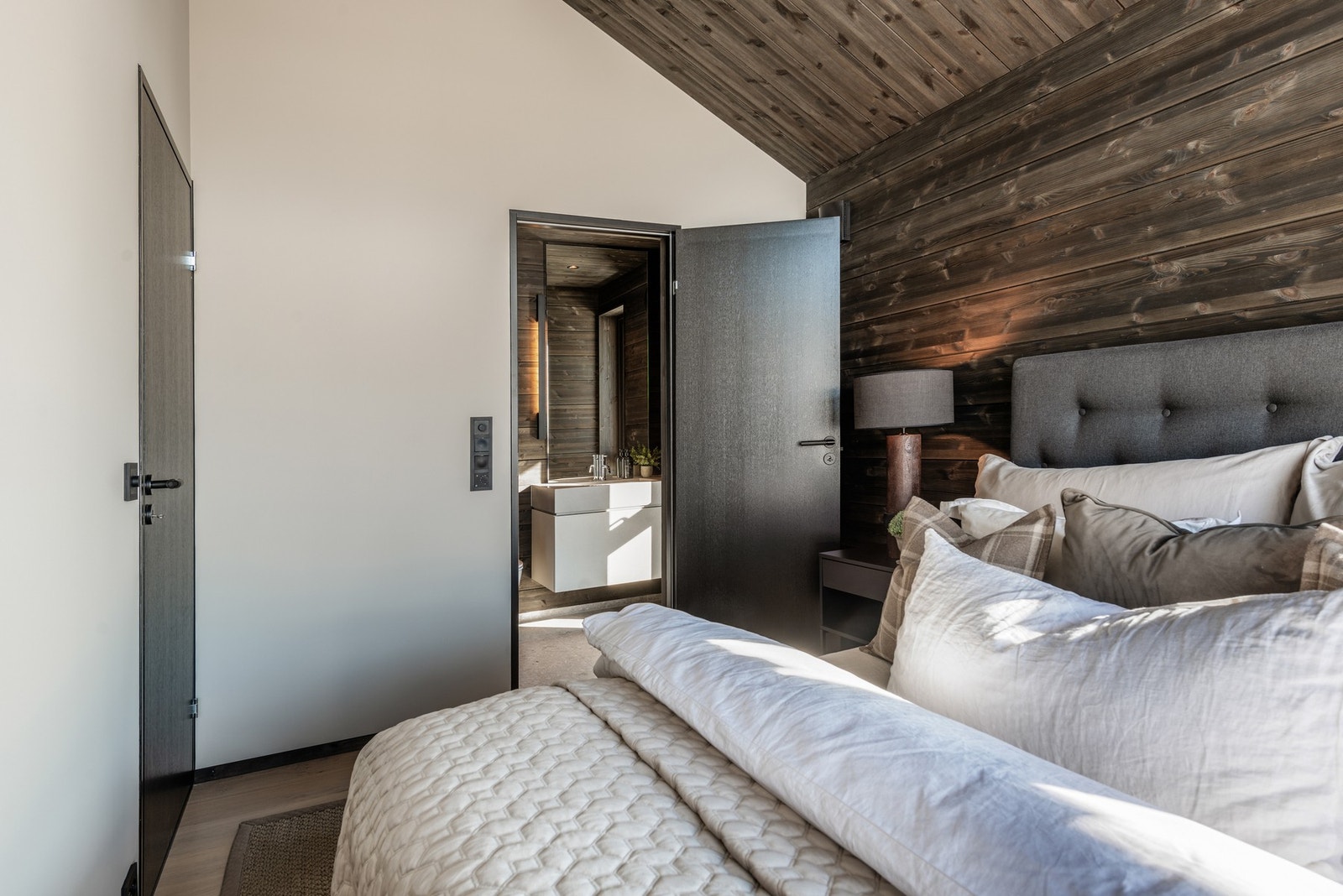 Et drømmesoverom med et lekkert en-suite bad